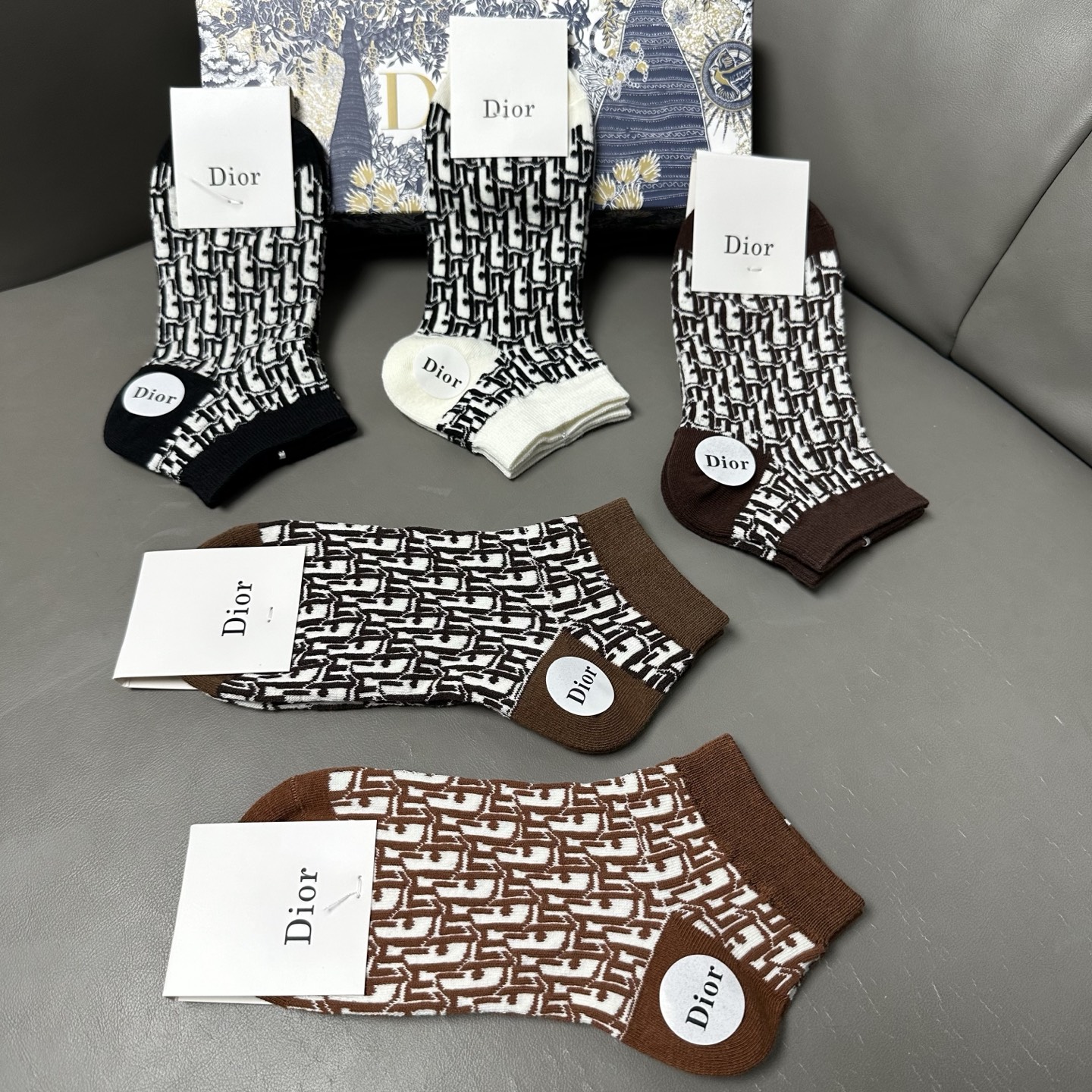 🆕Dior · 迪奥❗️D家新品女款船袜，【一盒五双】纯棉材质，上脚柔软舒适，经典的D家字母logo，炒
