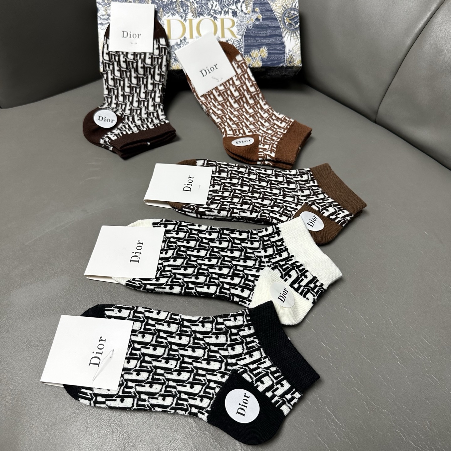 🆕Dior · 迪奥❗️D家新品女款船袜，【一盒五双】纯棉材质，上脚柔软舒适，经典的D家字母logo，炒