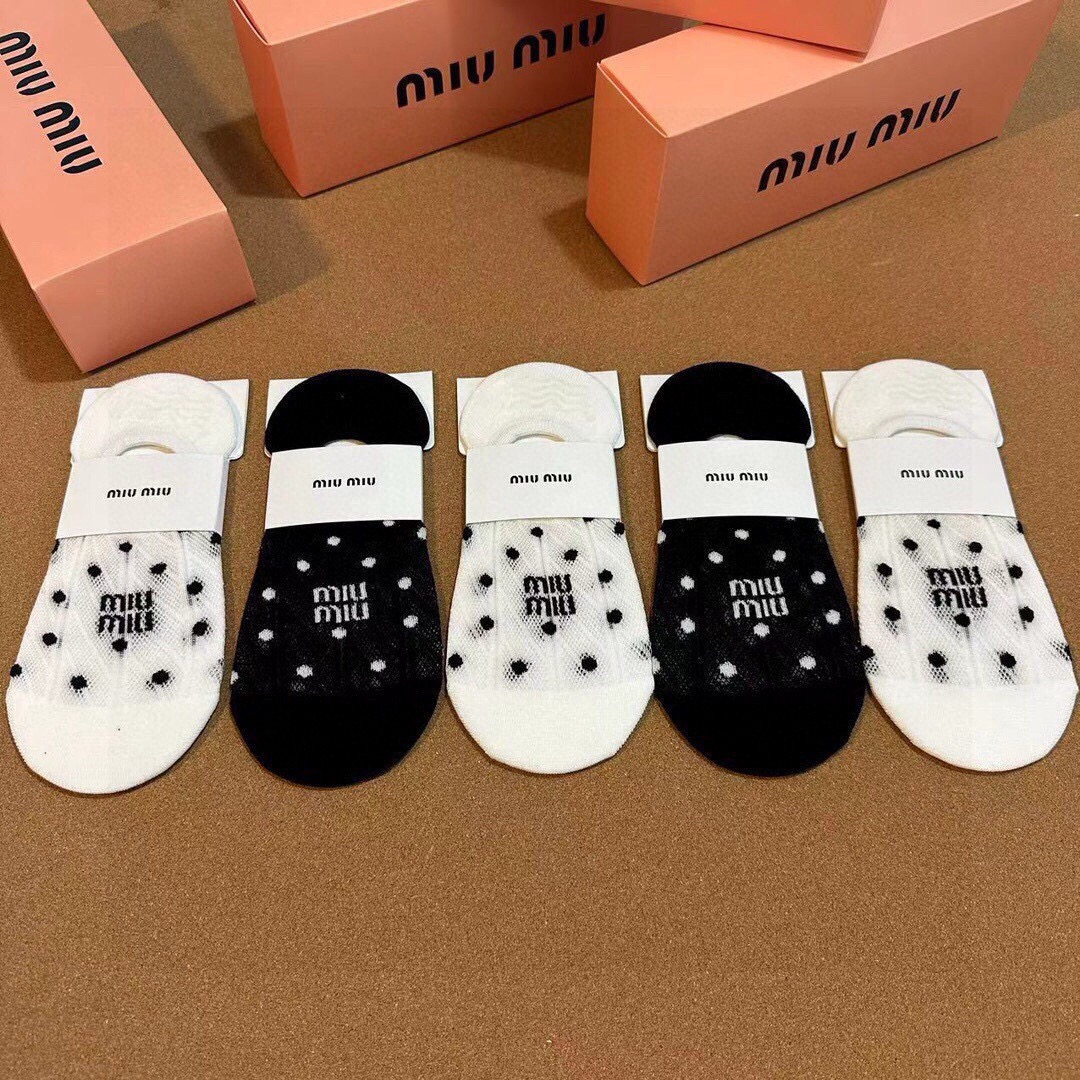 NO:813156,Miumiu · Miumiu Miujia's new women's invisible socks [five pairs in a box] jacquard classic logo, pure cotton material, super comfortable and beautiful, big-name streetwear, fashionable people must-have super easy-to-match socks, stockings, socks, miumiu, socks19860909 Miumiu · 缪缪谬家新品女款隐形袜子【一盒五双】提花经典标志,纯棉材质,超舒适超美腻大牌出街,潮人必备超好搭袜子,丝袜,袜子,miumiu,socks,accessory