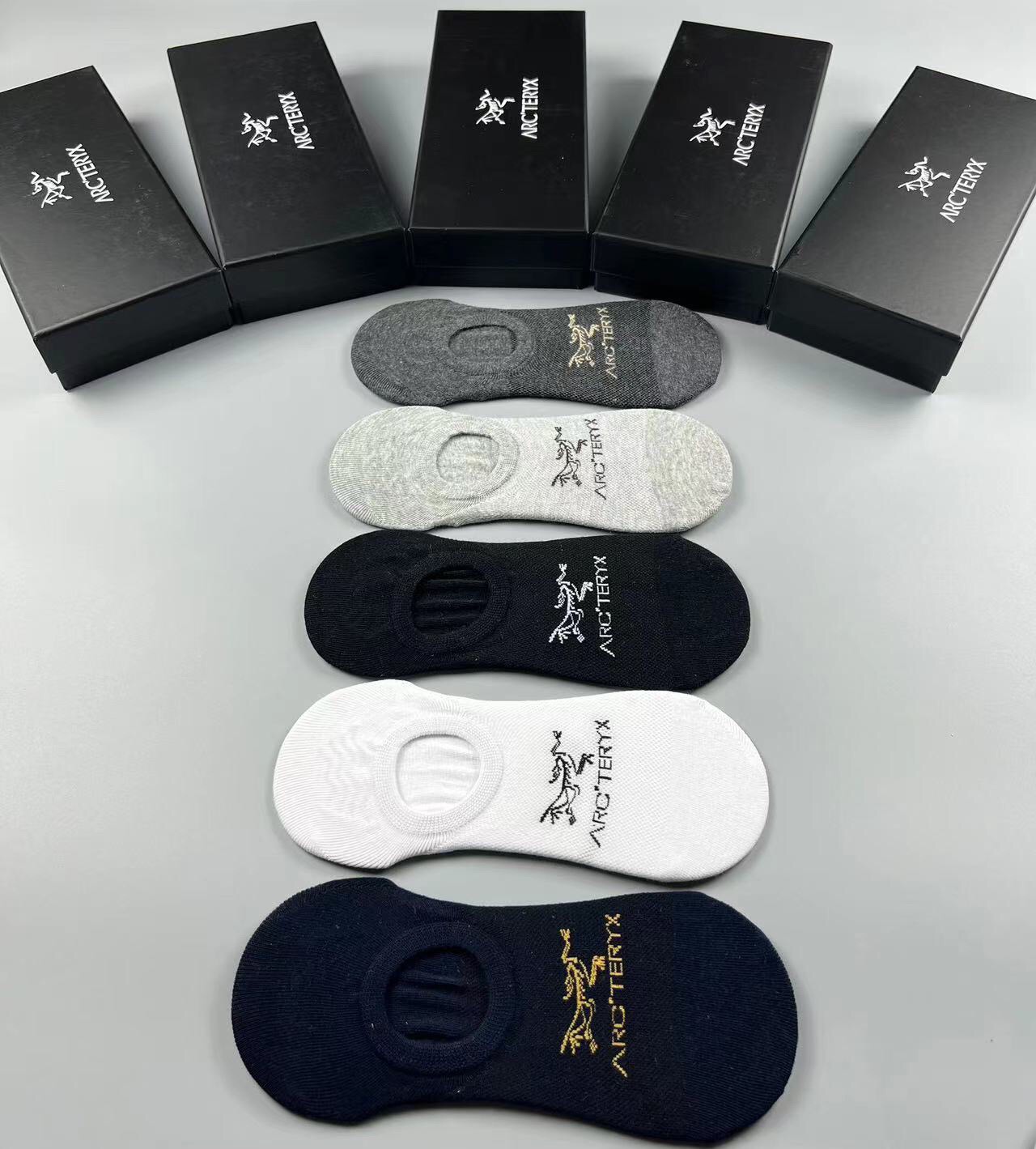 🆕【始祖鸟】新品男款隐形袜子❗️纯棉材质织造，提花经典始祖鸟标志，透气吸汗柔软舒适，上脚非常nice❗️