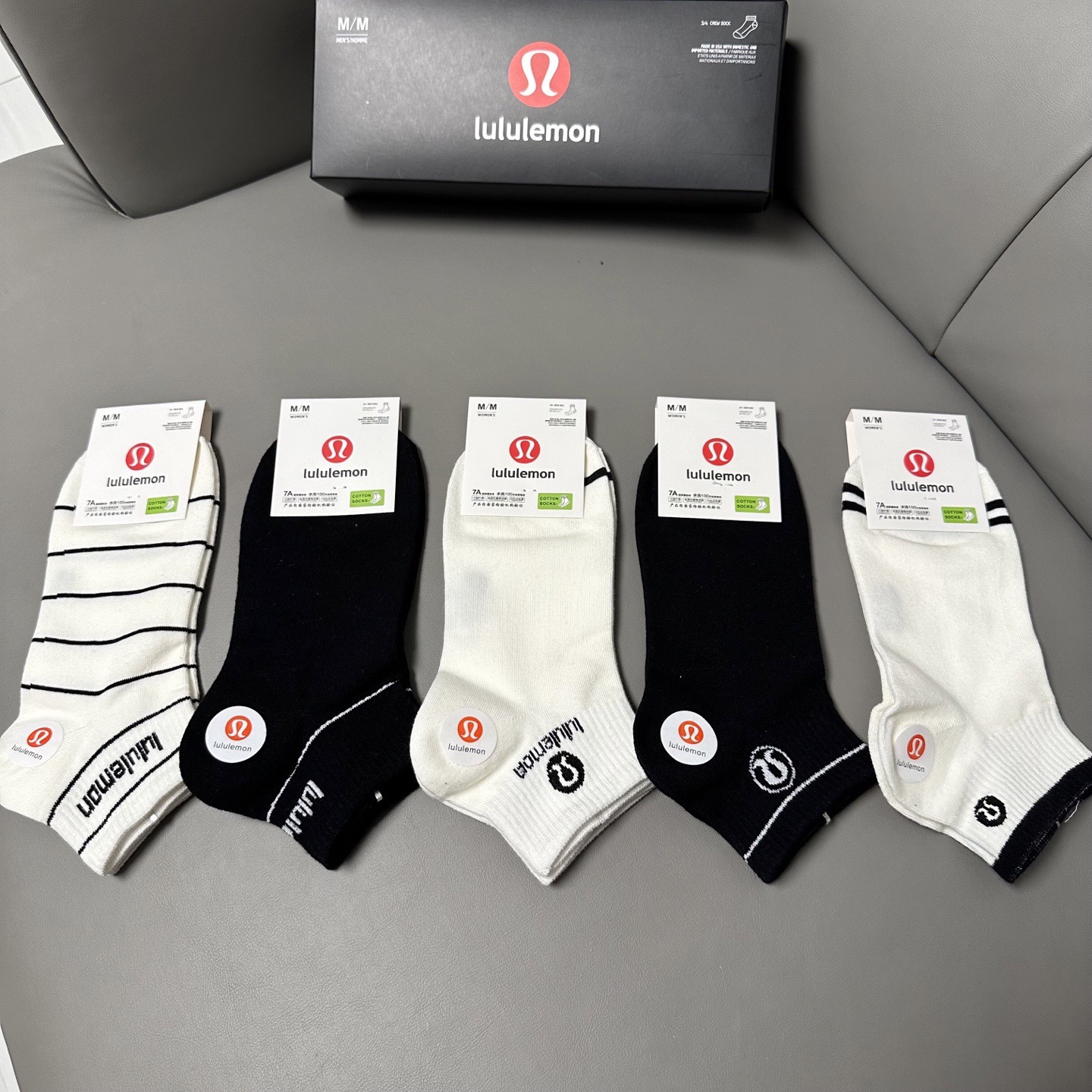 NO:813191,Lululemon · Lululemon new socks [five pairs in a box] jacquard classic logo, made of pure cotton material, breathable and comfortable, super nice and popular small items, big brands out on the street, fashionable people must have super easy-to-match socks, stockings, socks, socks19860909 Lululemon · 露露露露新品袜子【一盒五双】提花经典标志,纯棉材质制造,透气舒适,超级nice超火爆小单品,大牌出街,潮人必备超好搭袜子,丝袜,袜子,socks,accessory