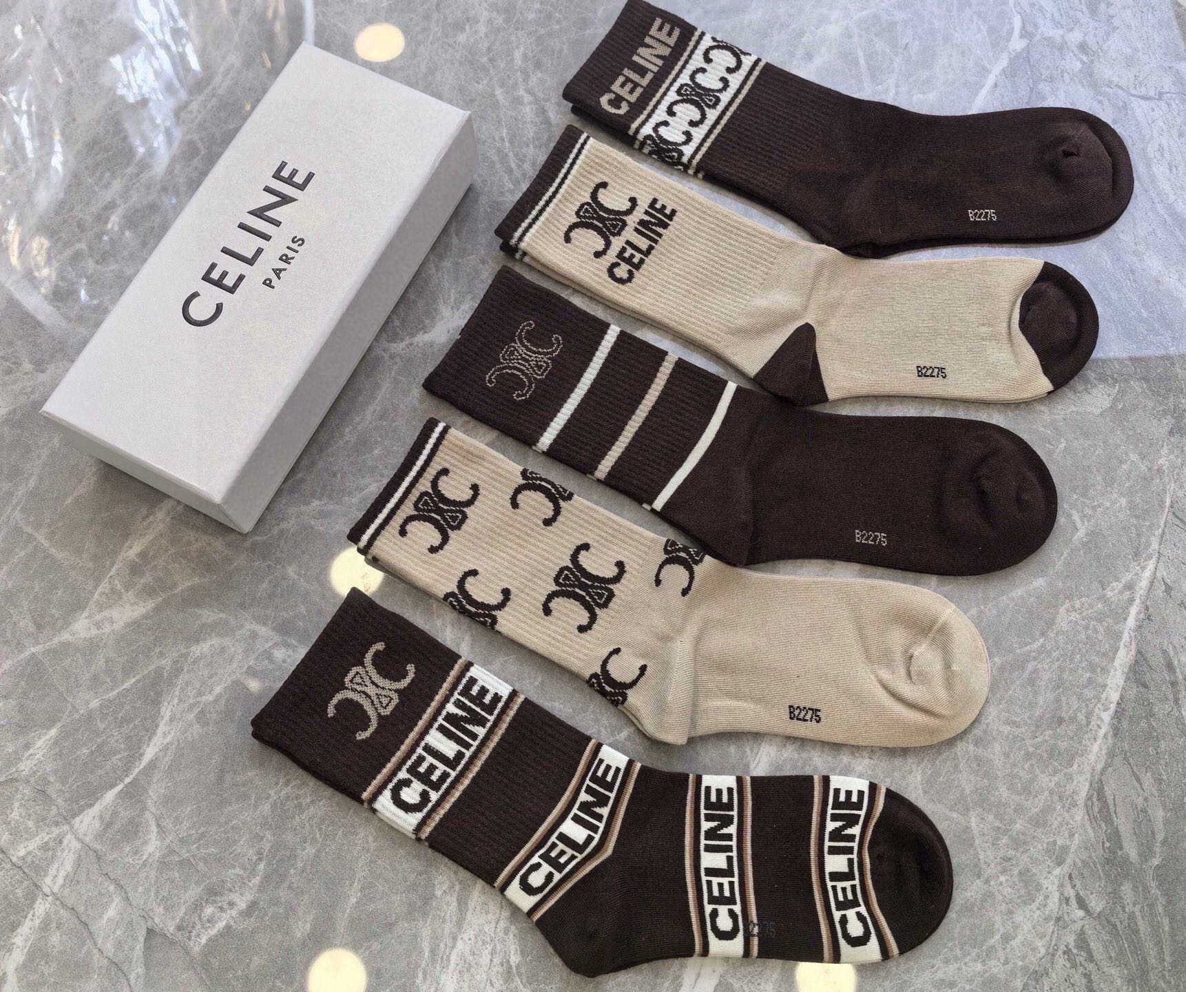 🆕Celine · 赛琳❗️CE家新品女款中筒袜子❗️【一盒五双】纯棉材质，柔软舒适透气，提花经典CE标