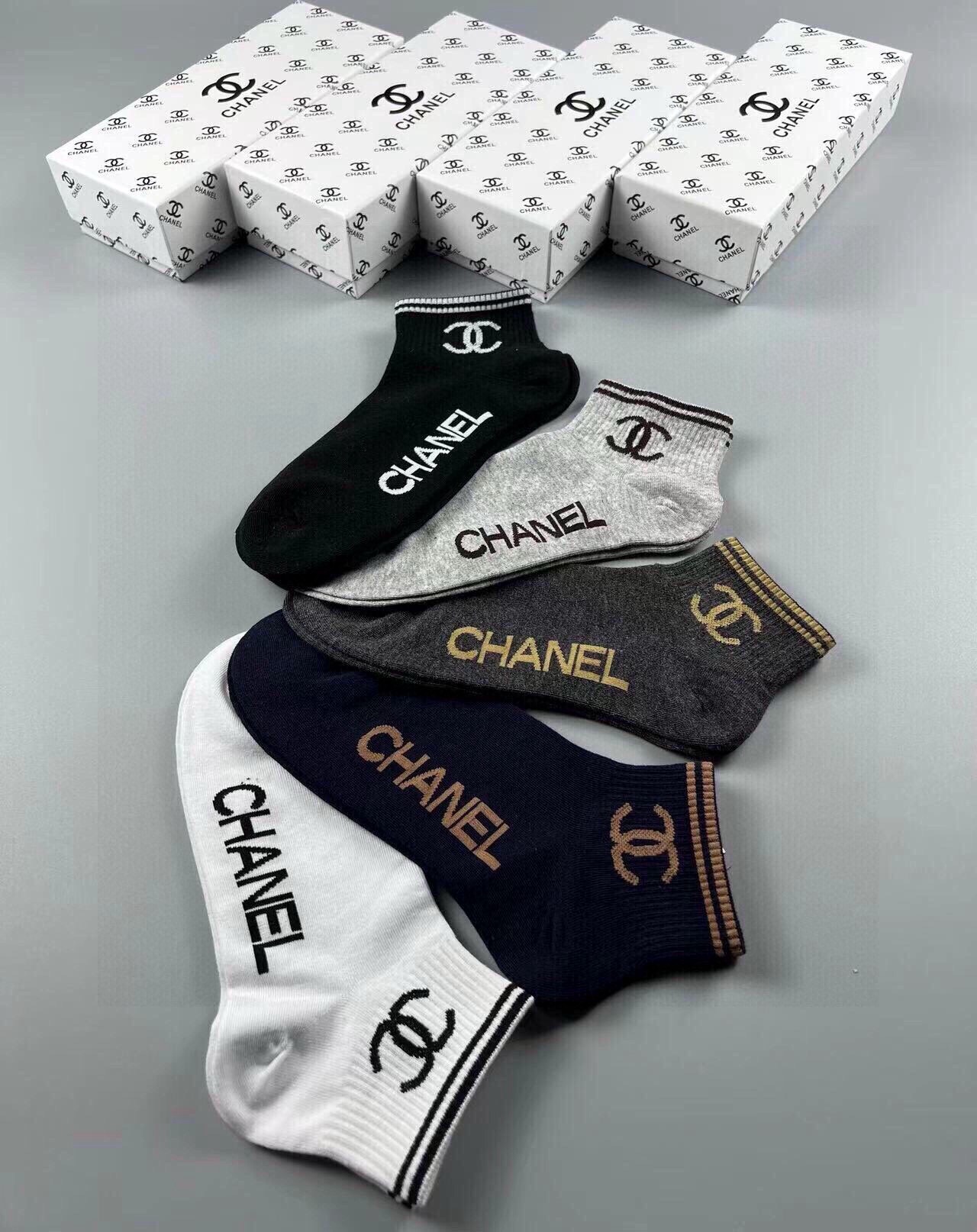 🆕CHANEL · 香奈儿❗️香奶奶家经典男款袜子❗️【一盒五双】纯棉材质，柔软舒适透气，提花经典品牌全