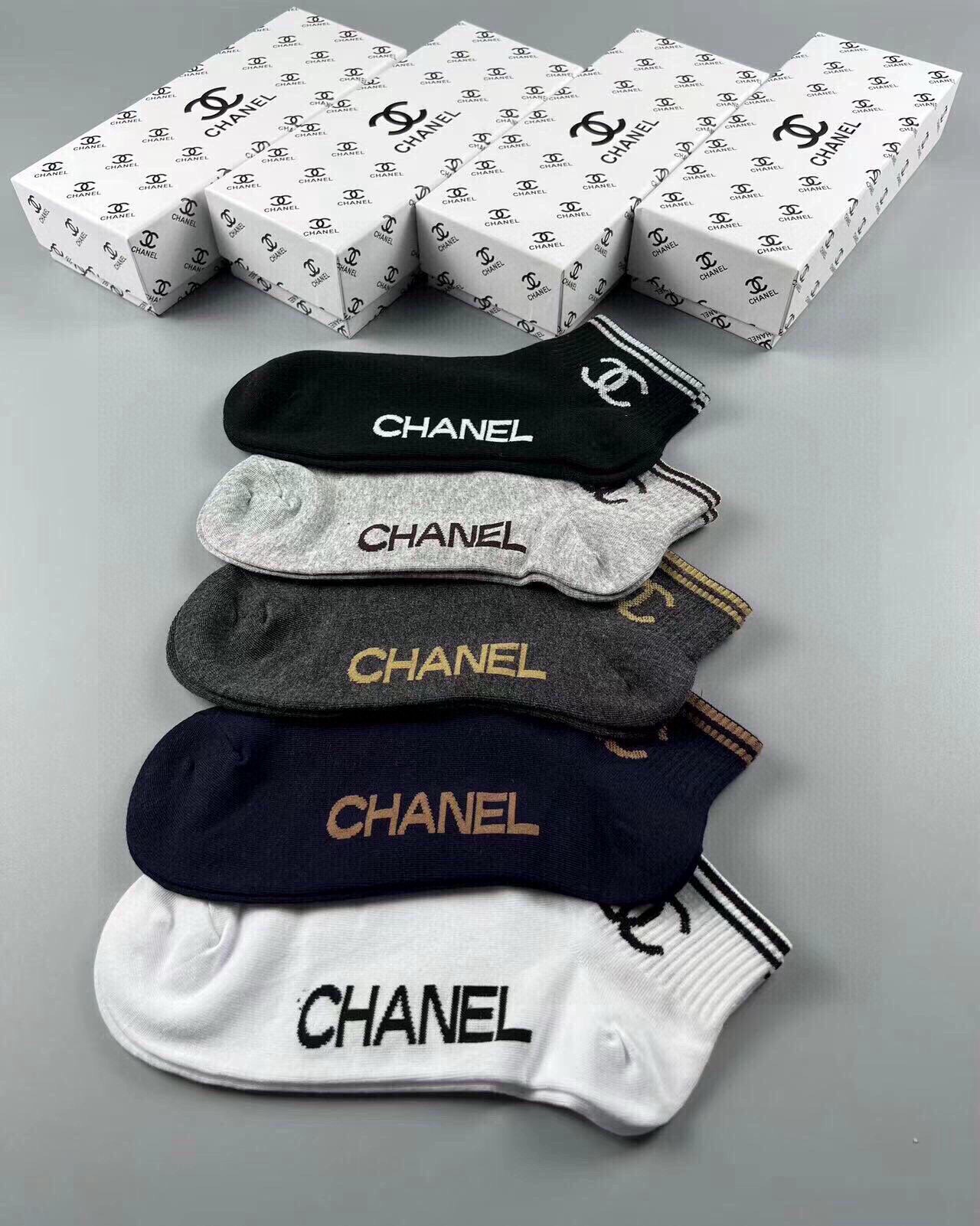 🆕CHANEL · 香奈儿❗️香奶奶家经典男款袜子❗️【一盒五双】纯棉材质，柔软舒适透气，提花经典品牌全