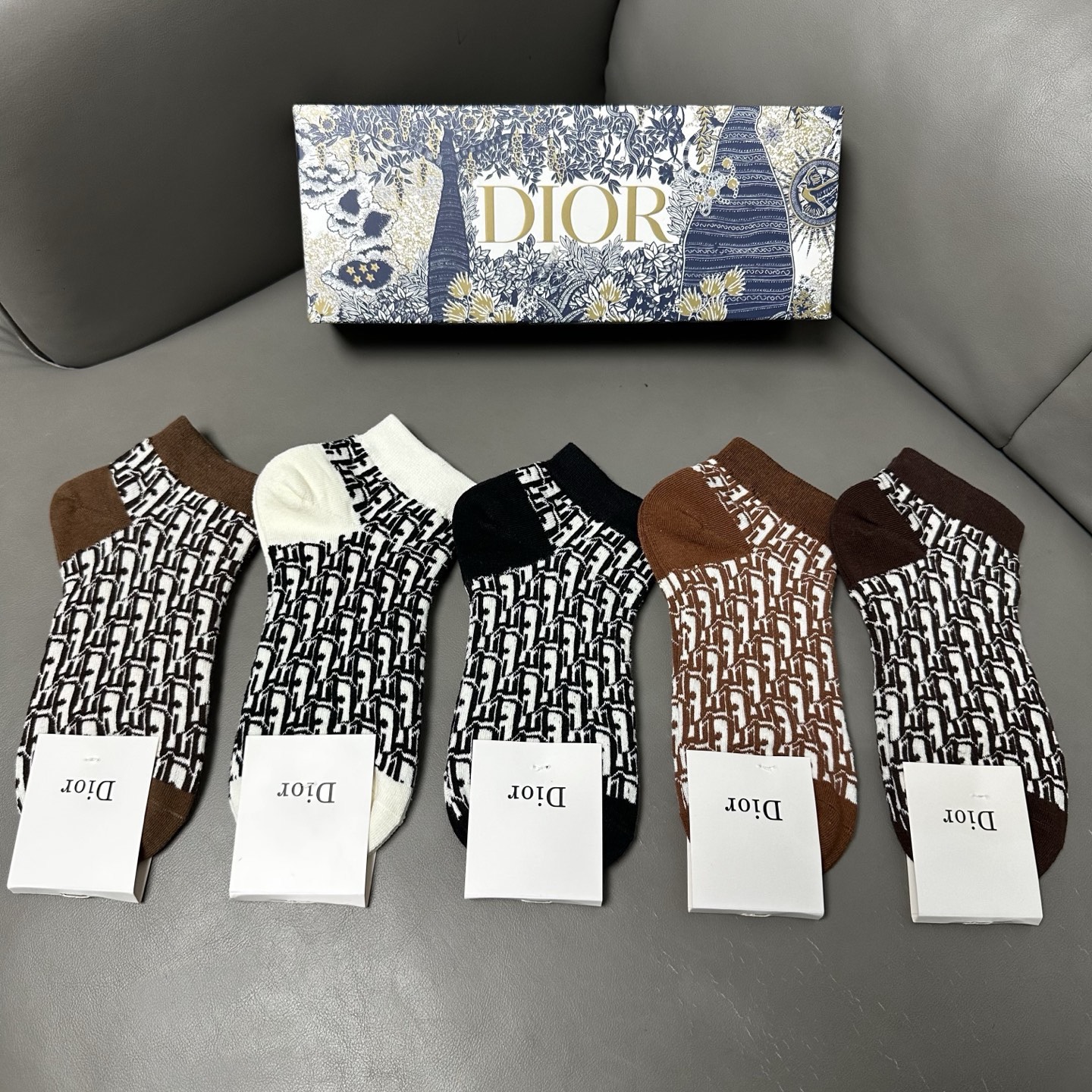 🆕Dior · 迪奥❗️D家新品女款船袜，【一盒五双】纯棉材质，上脚柔软舒适，经典的D家字母logo，炒