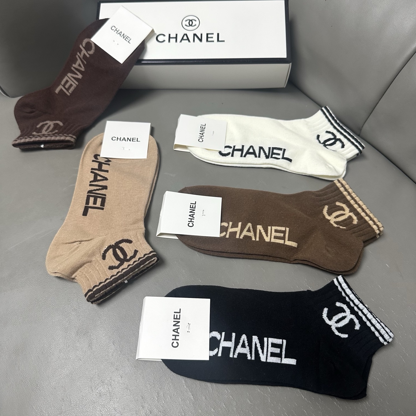 🆕CHANEL · 香奈儿❗️小香新品女款袜子❗️【一盒五双】纯棉材质，柔软舒适透气，经典双C标识，炒鸡