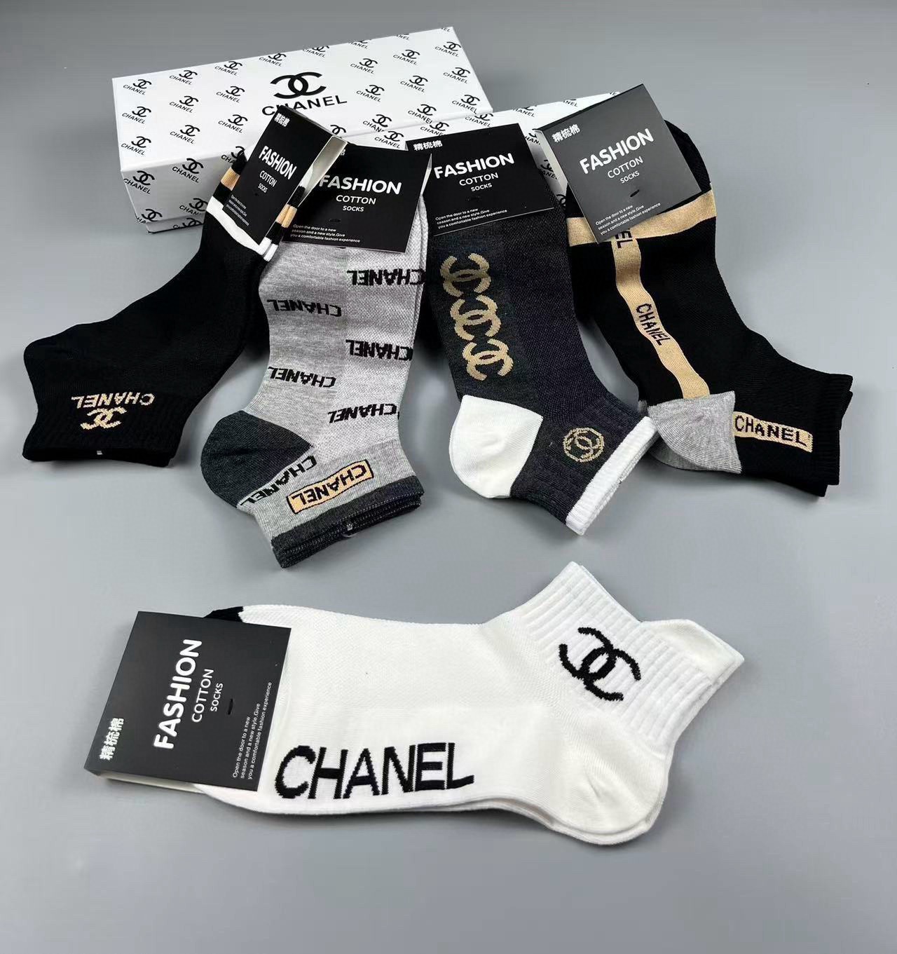 🆕CHANEL · 香奈儿❗️香奶奶家经典男款袜子❗️【一盒五双】纯棉材质，柔软舒适透气，提花经典品牌全