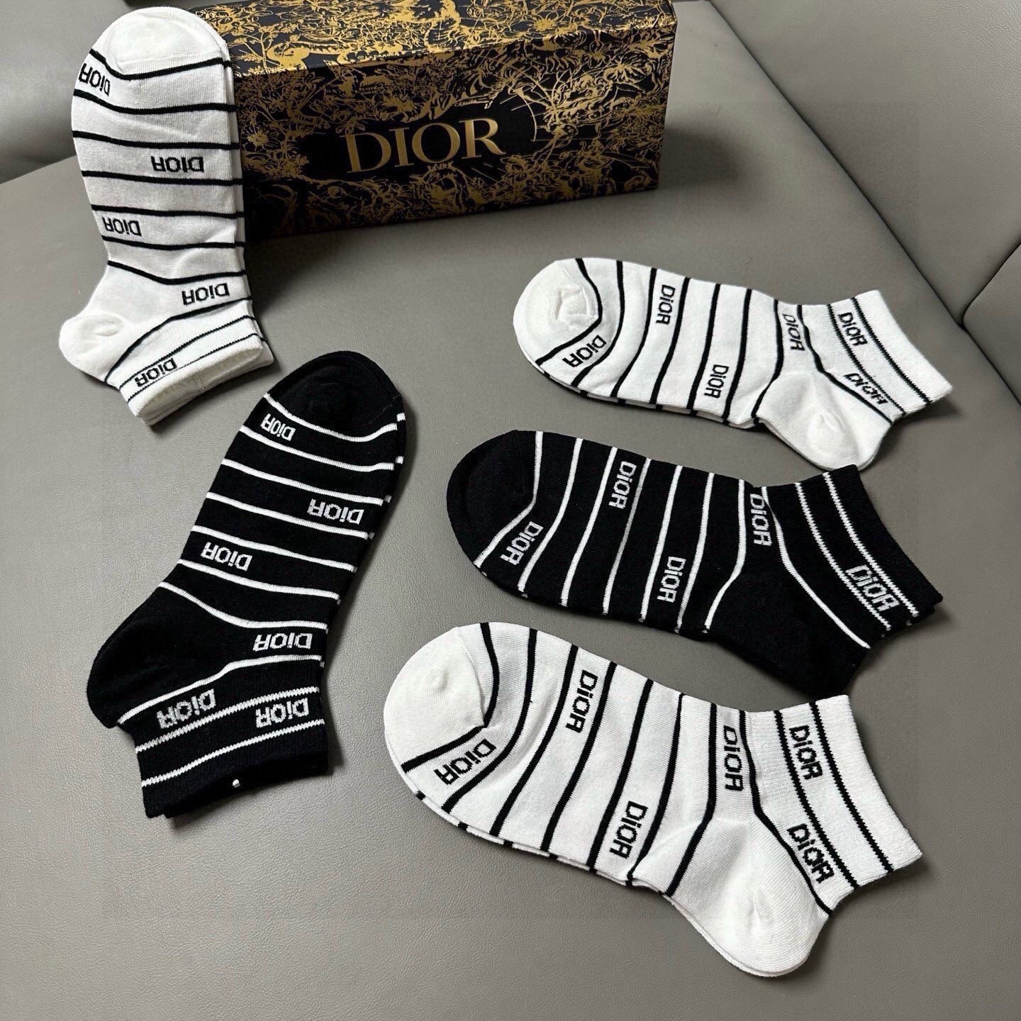 🆕Dior · 迪奥❗️D家新品女款船袜，【一盒五双】纯棉材质，上脚柔软舒适，经典的D家字母logo，炒