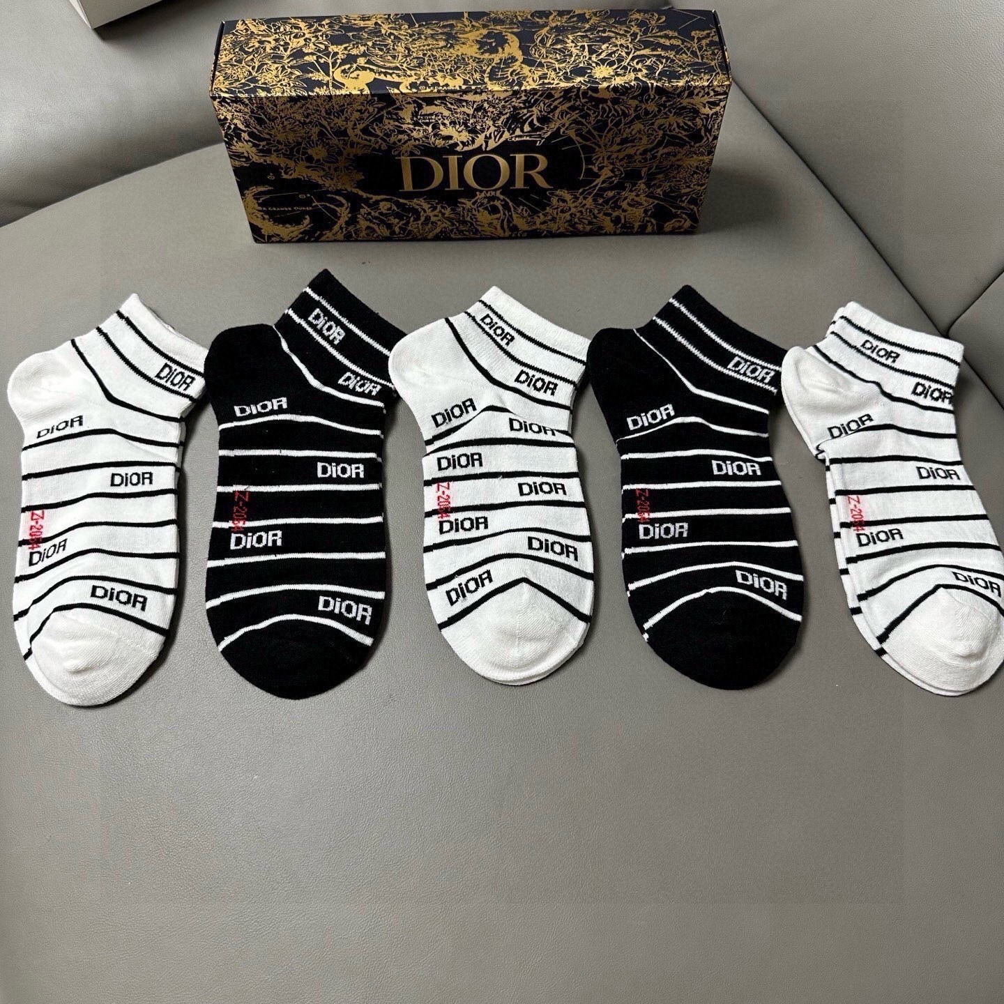 🆕Dior · 迪奥❗️D家新品女款船袜，【一盒五双】纯棉材质，上脚柔软舒适，经典的D家字母logo，炒
