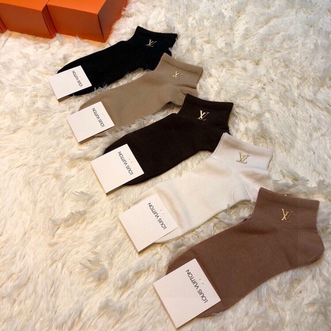 🆕 Louis Vuitton · 路易威登❗️大驴家新品女款袜子❗️【一盒五双】纯棉材质，柔软舒适，烫