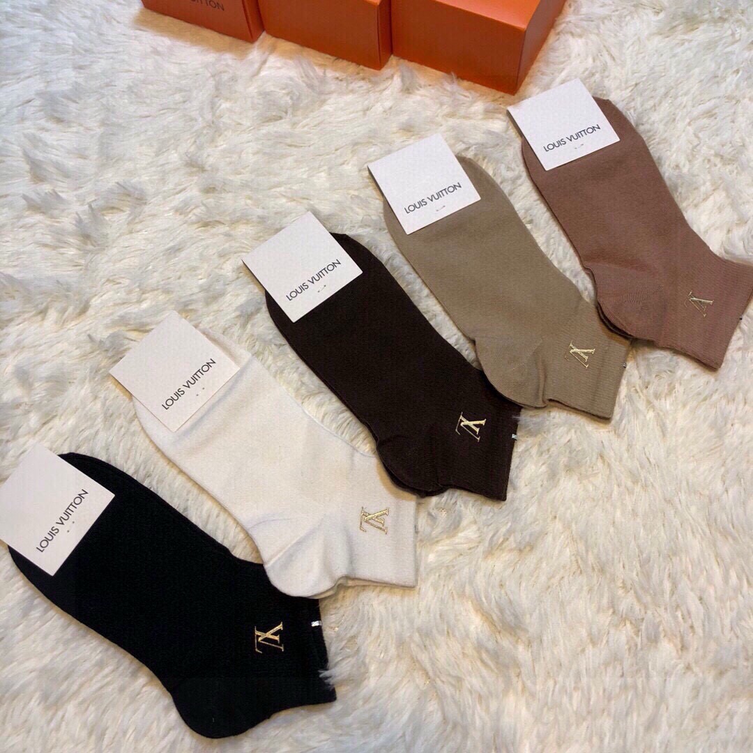 🆕 Louis Vuitton · 路易威登❗️大驴家新品女款袜子❗️【一盒五双】纯棉材质，柔软舒适，烫