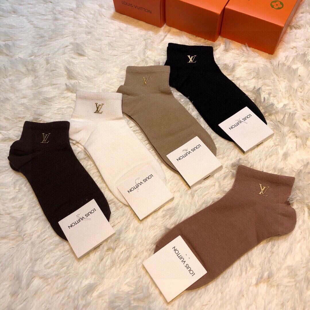 🆕 Louis Vuitton · 路易威登❗️大驴家新品女款袜子❗️【一盒五双】纯棉材质，柔软舒适，烫