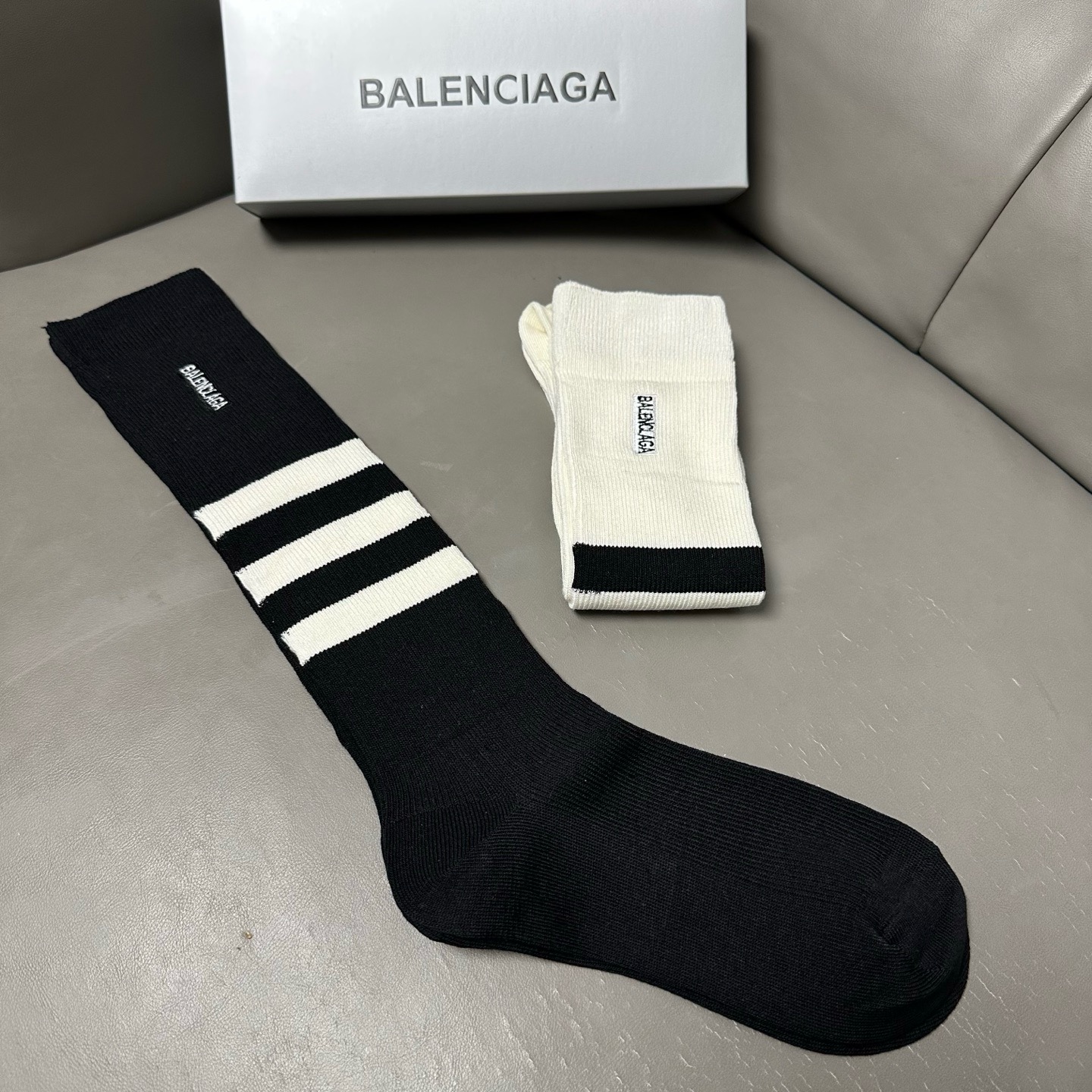 🆕BALENCIAGA · 巴黎世家❗️大巴黎新品女款小腿袜❗️【一盒二双】纯棉材质双针双路织造，上脚柔