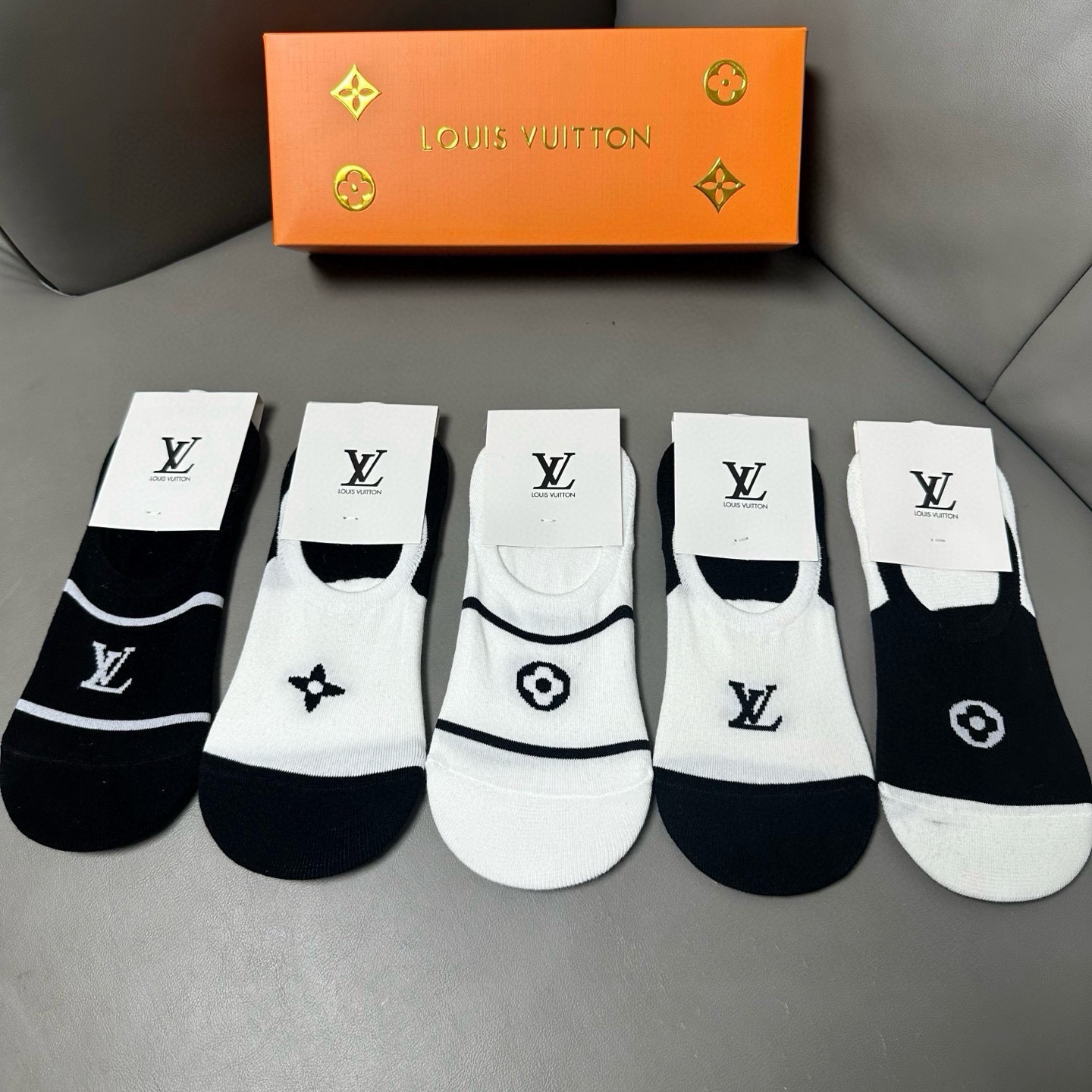 🆕Louis Vuitton · 路易威登❗️驴家新品女款隐形袜子❗【一盒五双】提花经典标志，纯棉材质，