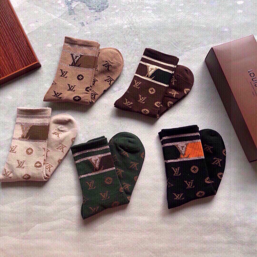🆕Louis Vuitton · 路易威登❗️驴家新品女款中筒袜子❗️【一盒五双】纯棉材质，柔软舒适透气