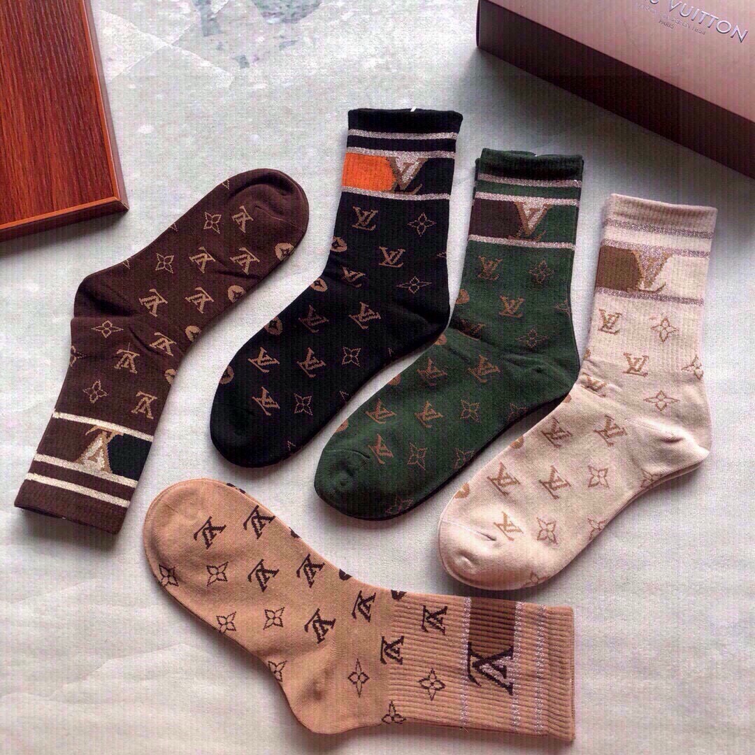 🆕Louis Vuitton · 路易威登❗️驴家新品女款中筒袜子❗️【一盒五双】纯棉材质，柔软舒适透气
