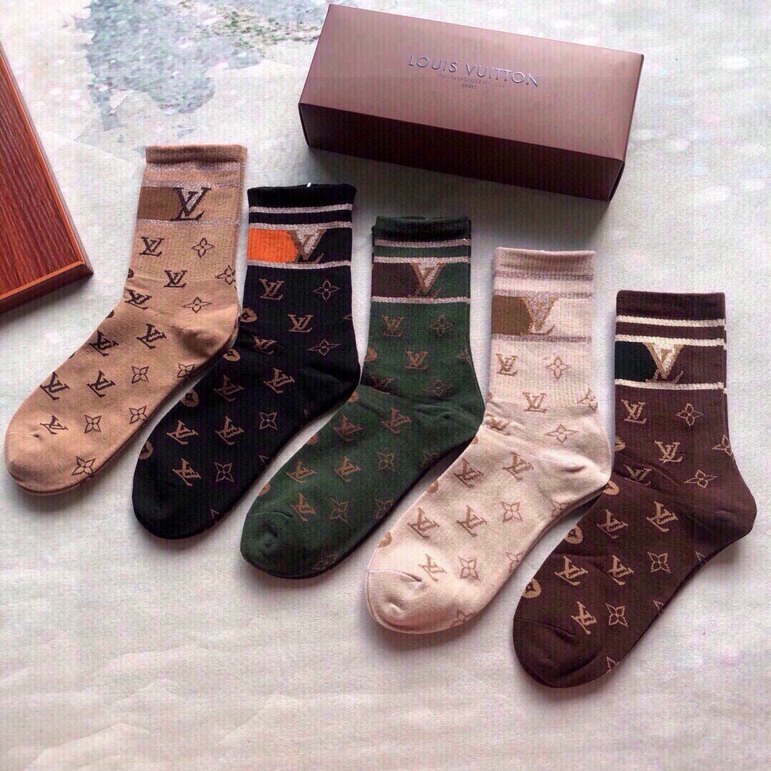 NO:813709,Louis Vuitton · Louis Vuitton's new women's mid-calf socks [five pairs in a box] made of pure cotton, soft, comfortable and breathable, classic jacquard logo on the socks, classic logo on the socks, nice style of fried chicken, counters sync with big-name socks on the street, fashionable people must-have super matching socks, stockings, socks, louis vuitton, louis vuitton, louis vuitton, louis vuitton, socks19860909 Louis Vuitton · 路易威登驴家新品女款中筒袜子【一盒五双】纯棉材质,柔软舒适透气,罗口提花经典标志,袜身经典logo,炒鸡nice的款式,专柜同步袜子大牌出街,潮人必备超好搭袜子,丝袜,袜子,louis vuitton,louis vuitton,louis vuitton,louis vuitton,socks,accessory