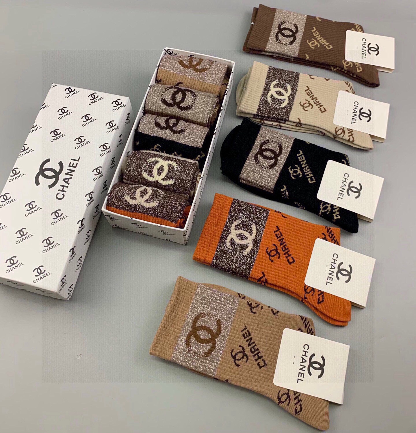 🆕CHANEL · 香奈儿❗️香奶奶家新品女款中筒袜子❗️【一盒五双】纯棉材质，柔软舒适透气，罗口提花经