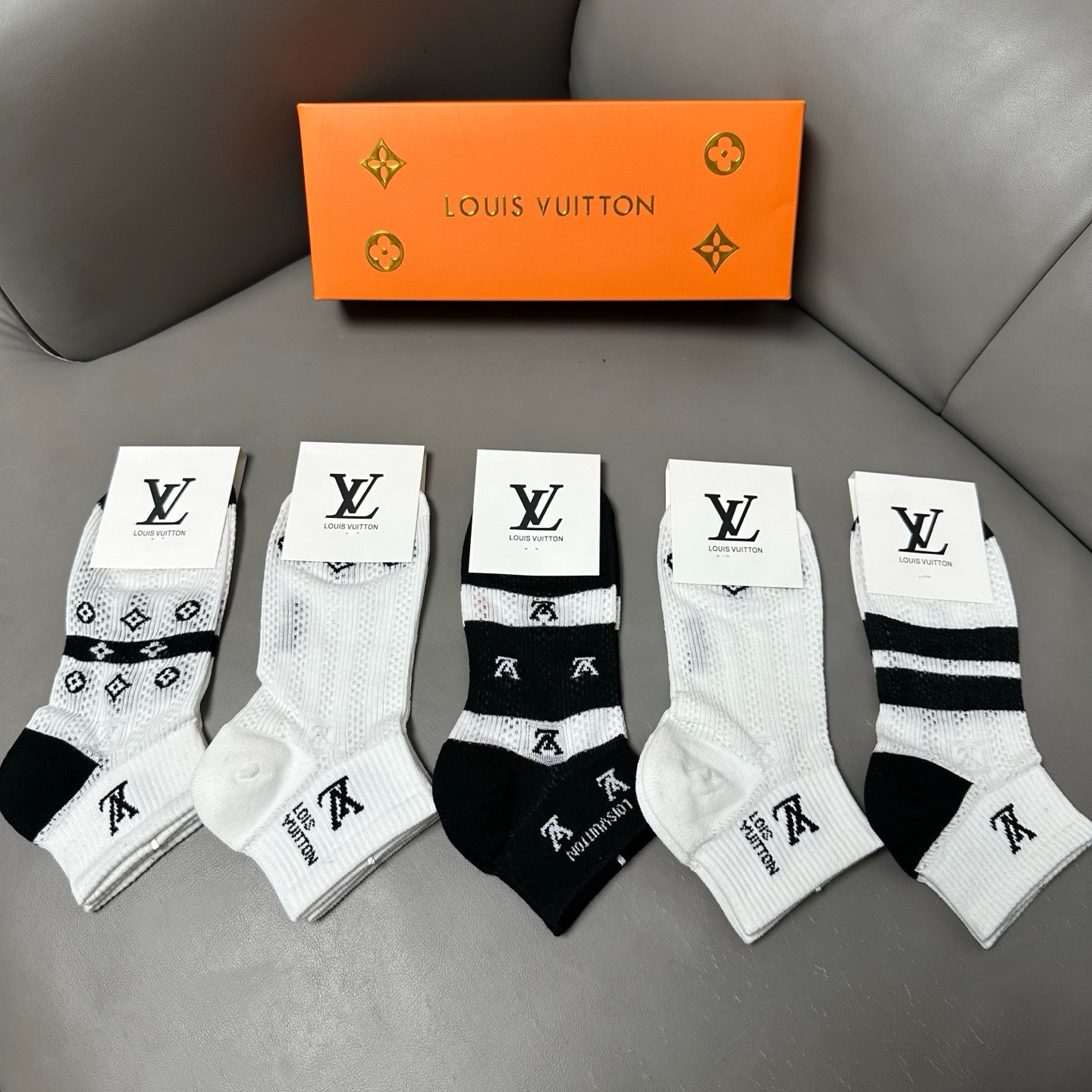 NO:813684,Louis Vuitton · Louis Vuitton's new women's socks [five pairs in a box] jacquard Lvjia's classic logo, made of pure cotton, breathable and comfortable, super nice and super popular small items, big-name streetwear, fashionable people must-have super easy-to-match socks, stockings, socks, louis vuitton, louis vuitton, louis vuitton, louis vuitton, socks19860909 Louis Vuitton · 路易威登驴家新品女款袜子【一盒五双】提花驴家经典logo,纯棉材质制造,透气舒适,超级nice超火爆小单品,大牌出街,潮人必备超好搭袜子,丝袜,袜子,louis vuitton,louis vuitton,louis vuitton,louis vuitton,socks,accessory