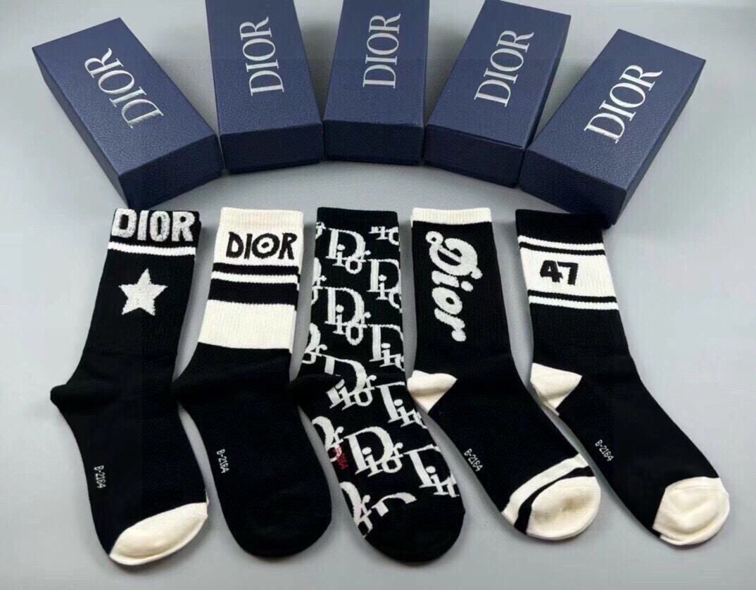 🆕Dior · 迪奥❗️D家新品女款中筒袜子❗️【一盒五双】纯棉材质，上脚柔软舒适，满满的老花经典log