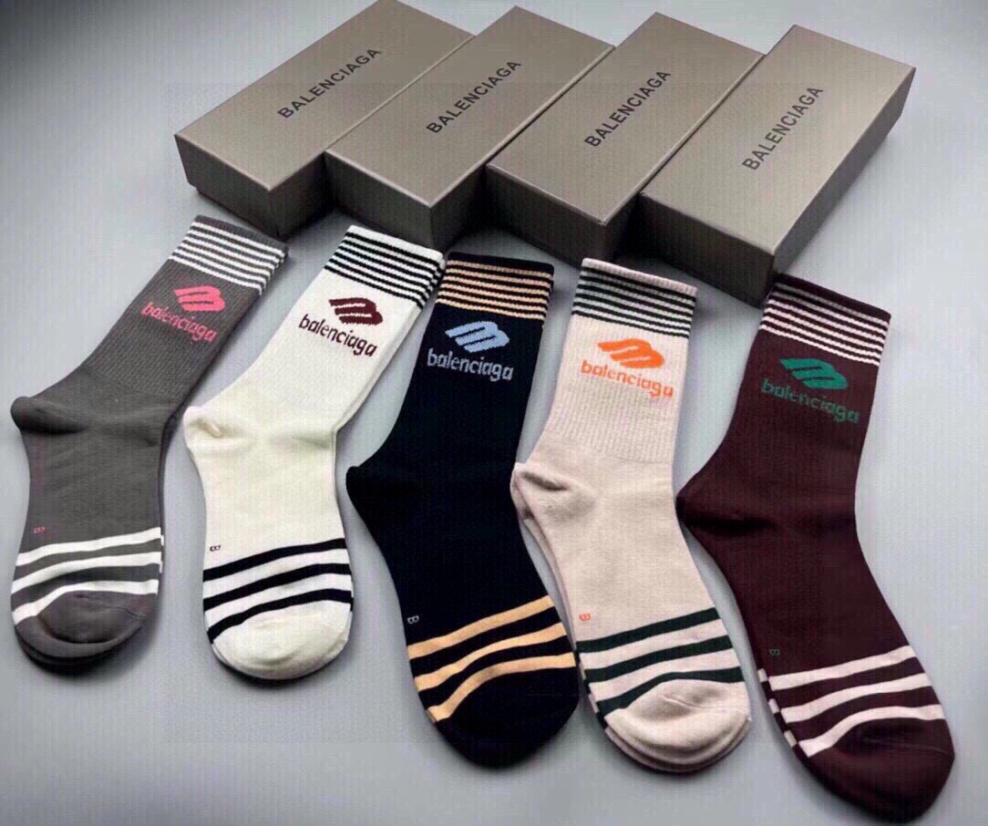 🆕BALENCIAGA · 巴黎世家❗️大巴黎新品女款长筒袜子❗️【一盒五双】纯棉材质织造，上脚柔软舒适