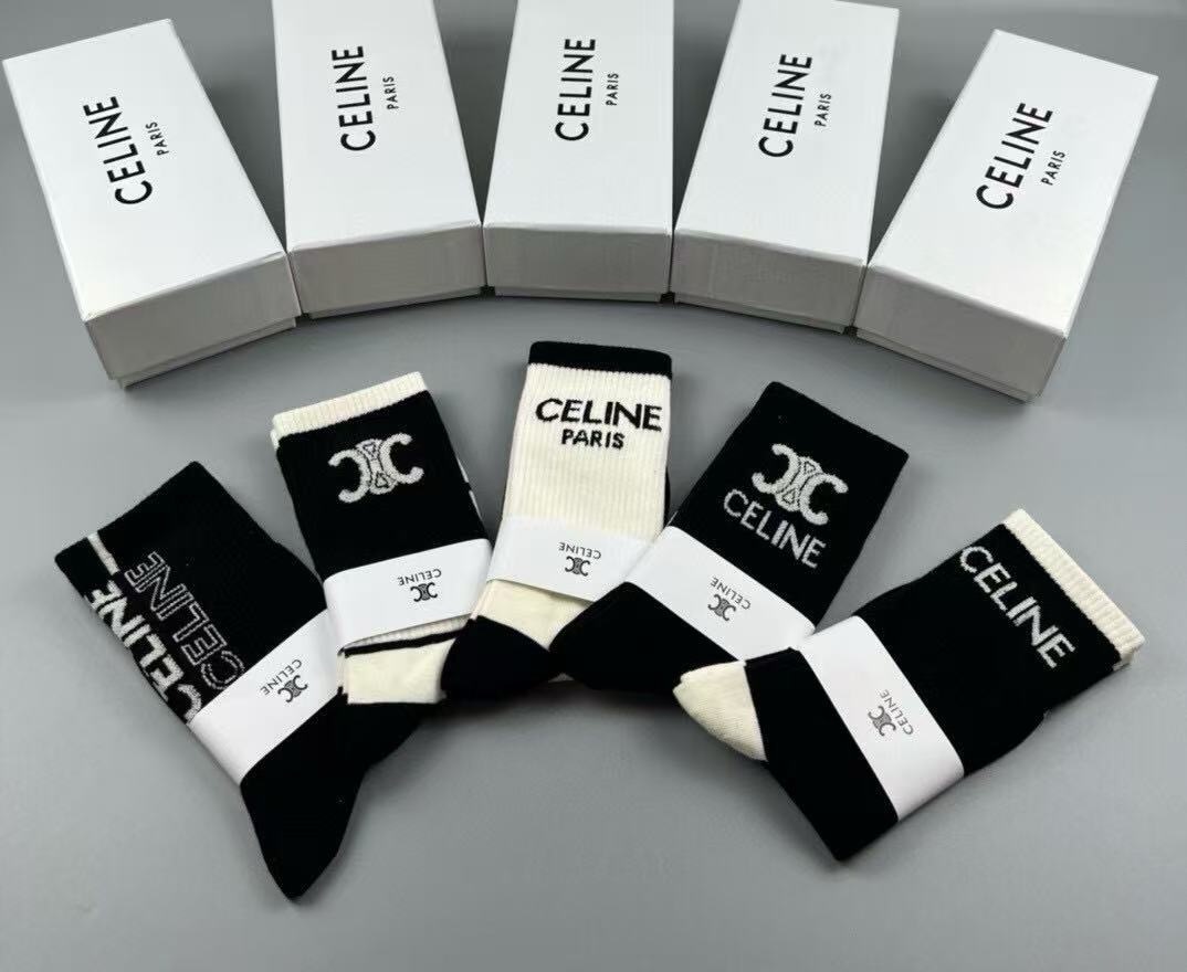 🆕Celine · 赛琳❗️CE家新品女款中筒袜子❗️【一盒五双】纯棉材质，柔软舒适透气，提花经典CE标
