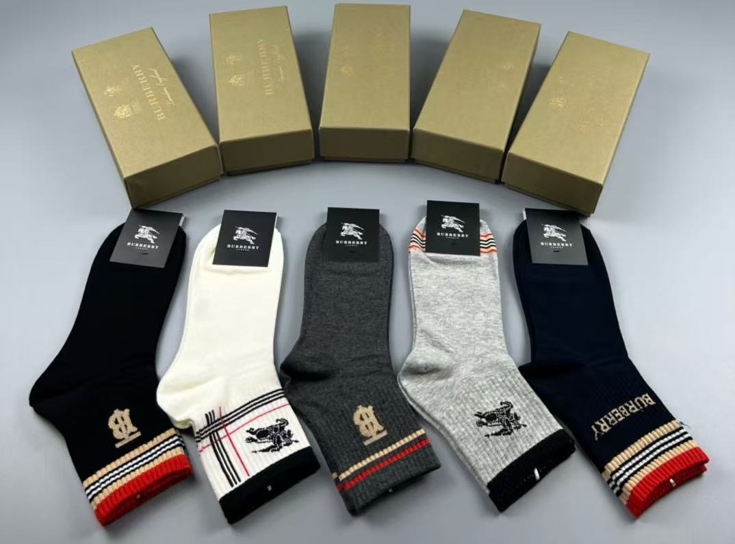 🆕Burberry · 巴宝莉❗️B家新品男款袜子❗️【一盒五双】纯棉材质织造，柔软舒适，提花经典品牌全
