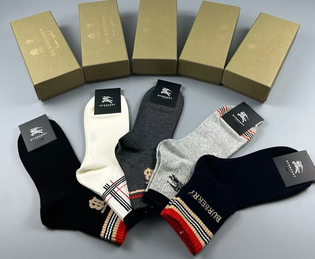 🆕Burberry · 巴宝莉❗️B家新品男款袜子❗️【一盒五双】纯棉材质织造，柔软舒适，提花经典品牌全