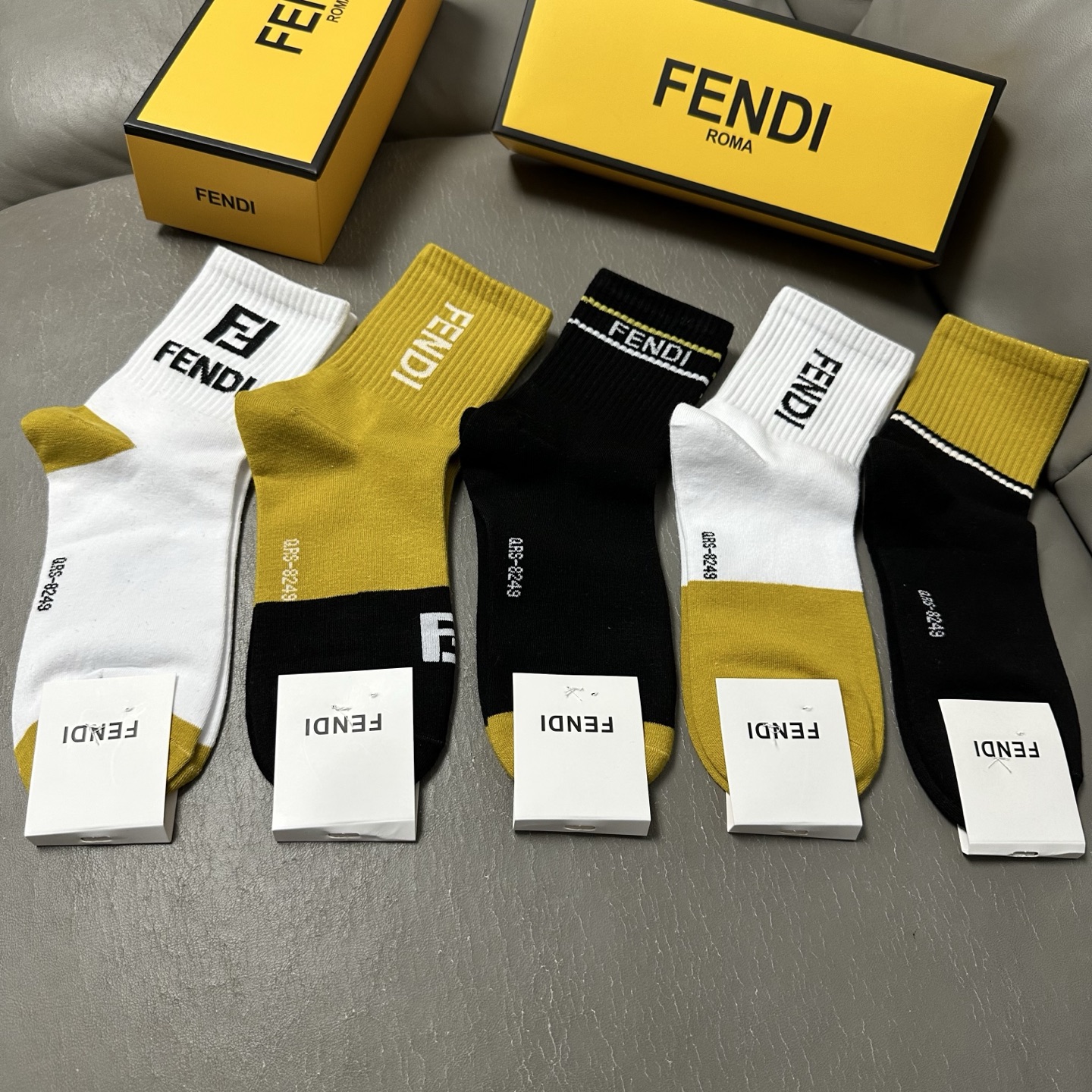 🆕FENDI · 芬迪❗️FF新品中筒女款袜子❗️【一盒五双】超级经典的双F标志，纯棉材质制造，透气舒适