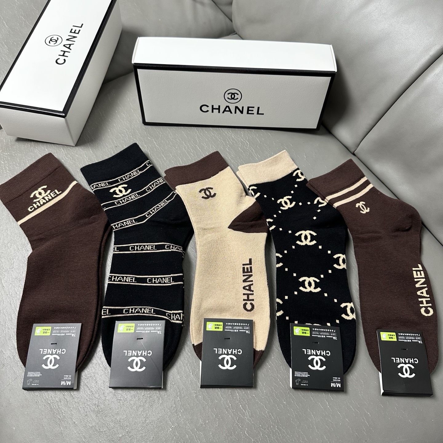 🆕Chanel · 香奈儿❗️CH家新品男款中筒袜子❗️【一盒五双】纯棉材质，柔软舒适透气，提花经典标志