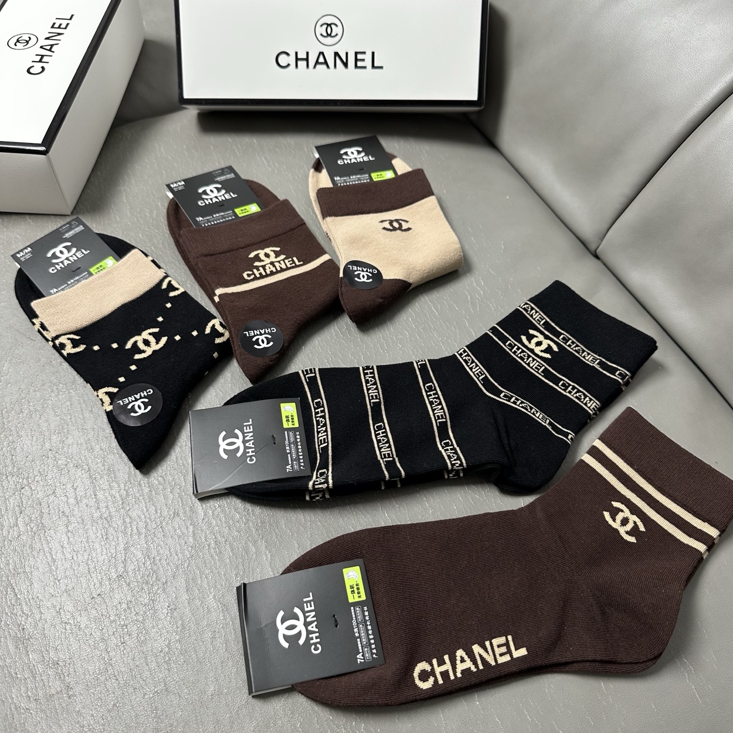 🆕Chanel · 香奈儿❗️CH家新品男款中筒袜子❗️【一盒五双】纯棉材质，柔软舒适透气，提花经典标志
