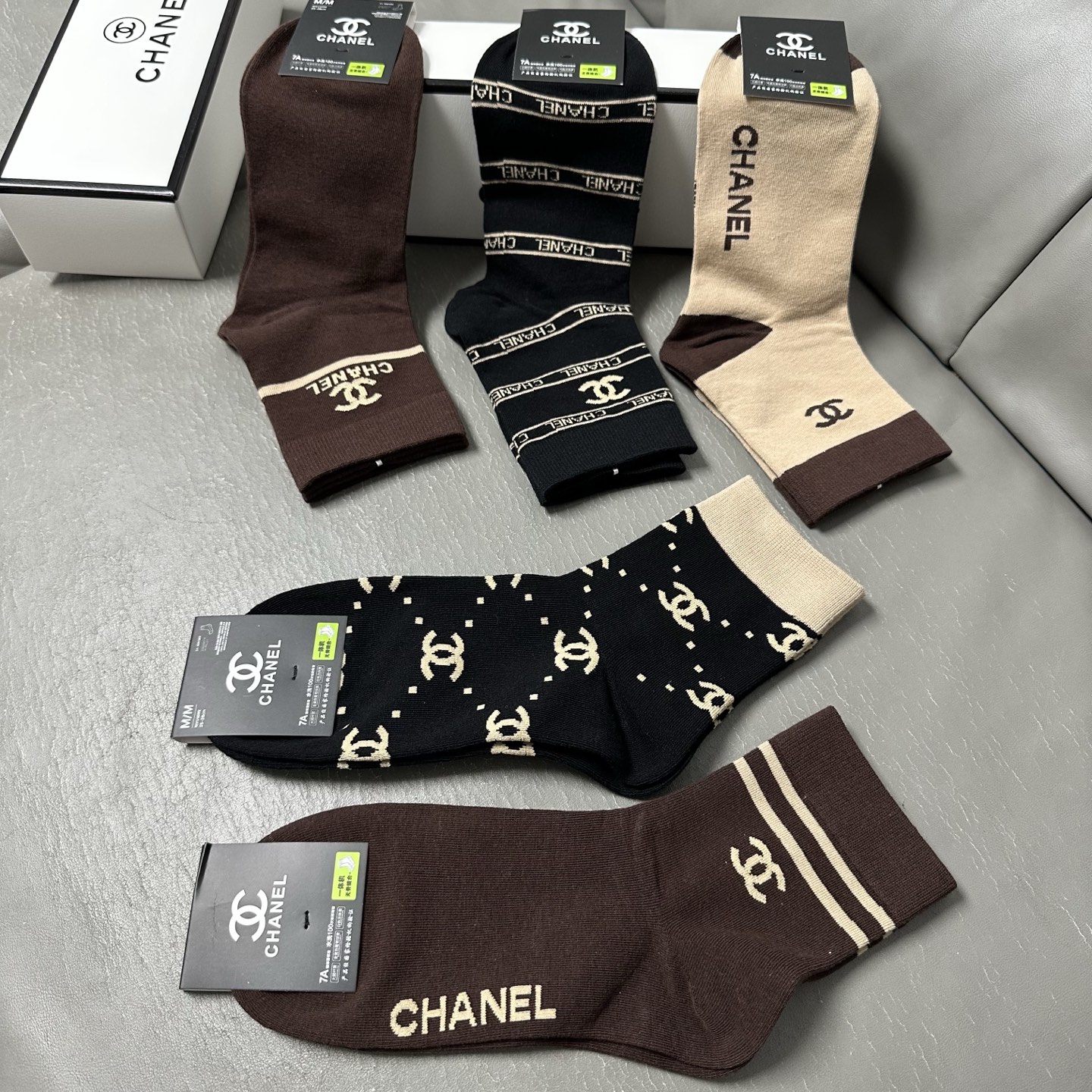 🆕Chanel · 香奈儿❗️CH家新品男款中筒袜子❗️【一盒五双】纯棉材质，柔软舒适透气，提花经典标志