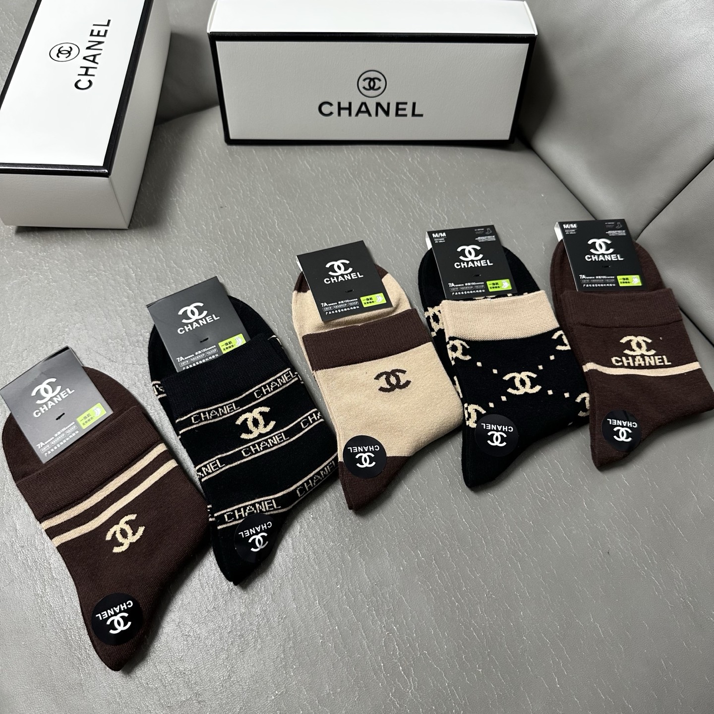 🆕Chanel · 香奈儿❗️CH家新品男款中筒袜子❗️【一盒五双】纯棉材质，柔软舒适透气，提花经典标志