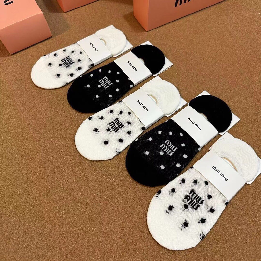 🆕Miumiu · 缪缪❗️谬家新品女款隐形袜子❗️【一盒五双】提花经典标志，纯棉材质，超舒适超美腻❗️