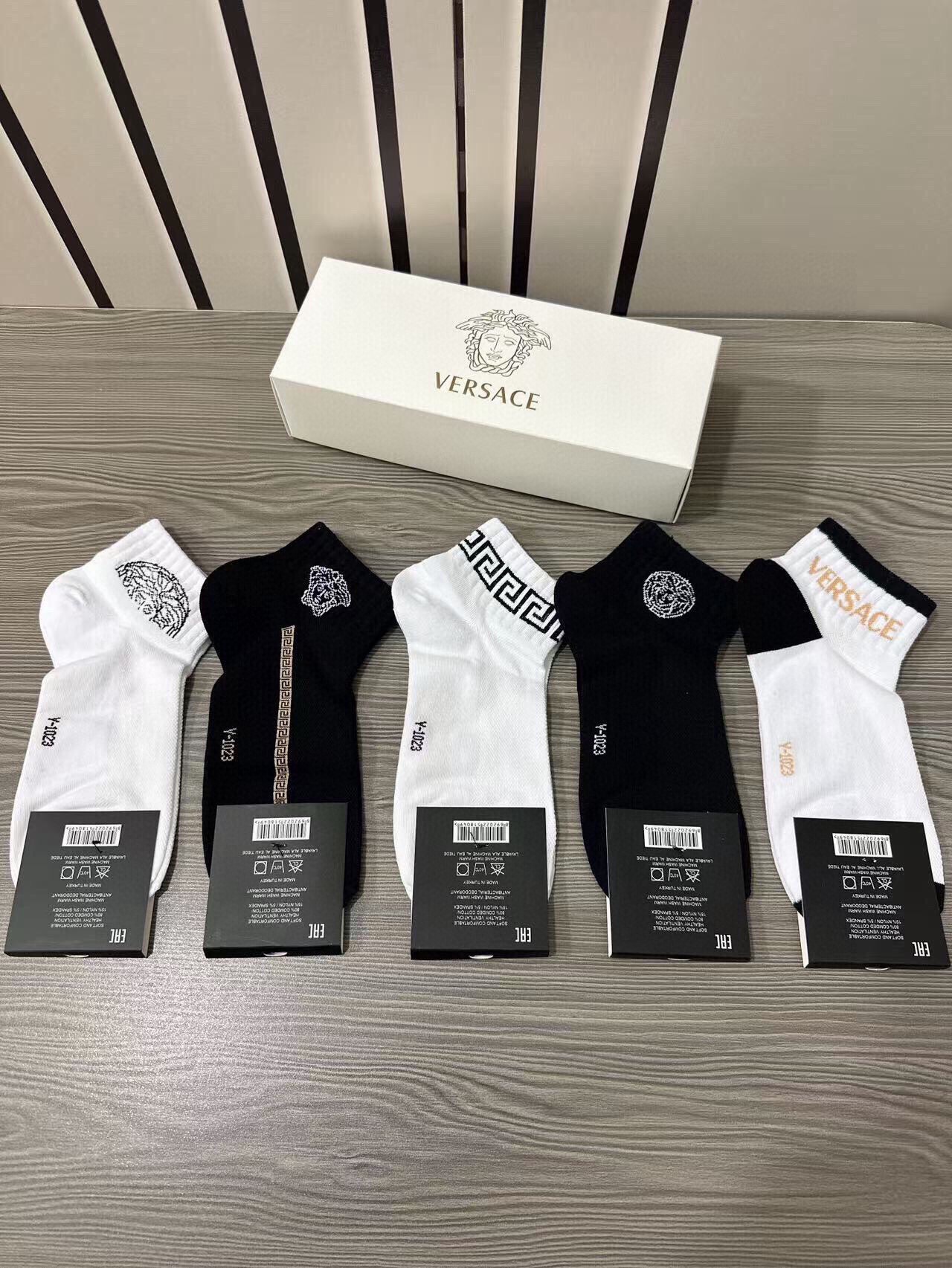 🆕Versace · 范思哲❗️新品男款袜子❗️【一盒五双】纯棉材质织造，超柔软舒适，提花经典美人头➕字