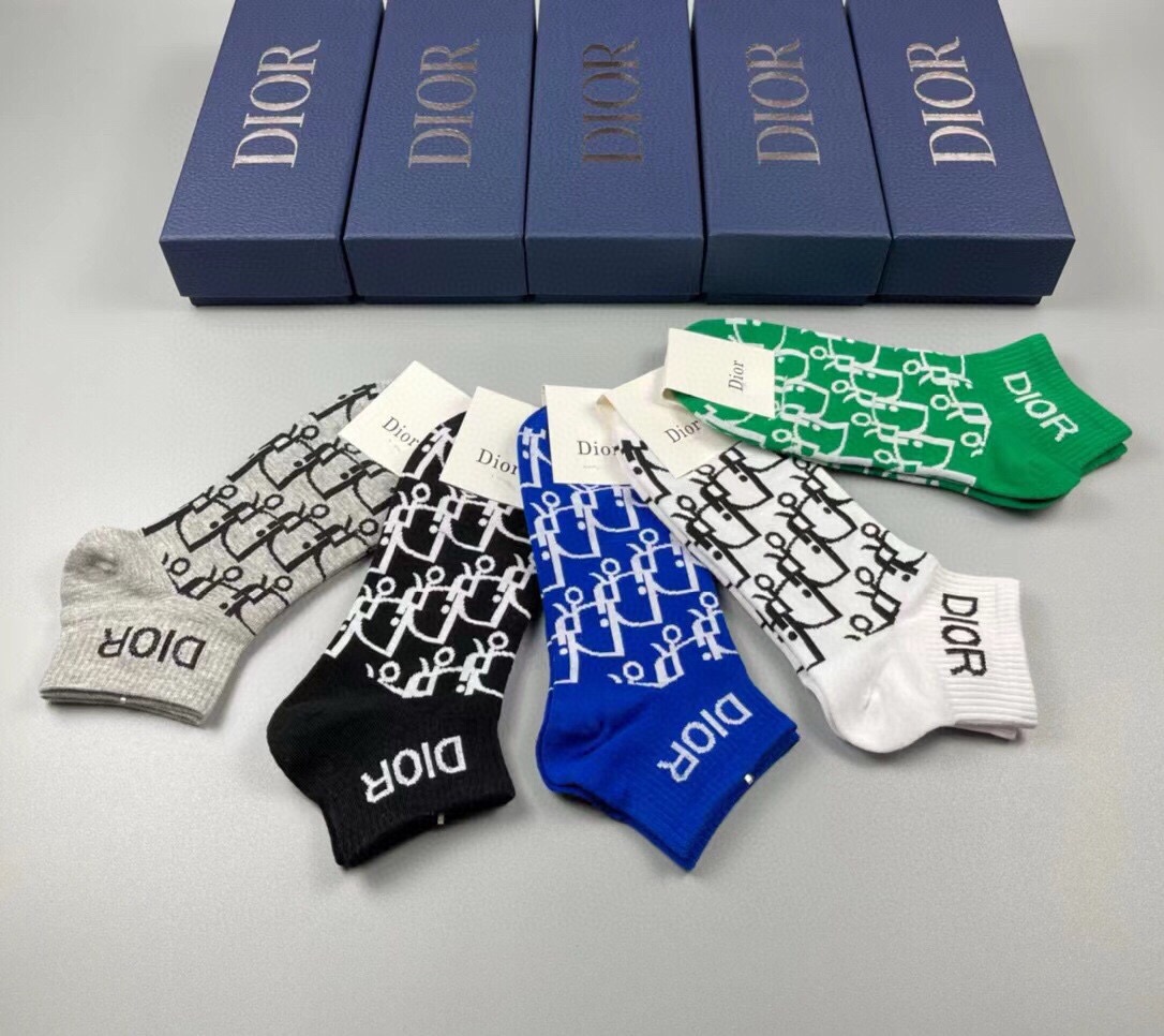 🆕Dior · 迪奥❗️D家新品短款袜子❗️【一盒五双】纯棉材质，上脚柔软舒适，经典的D家字母logo，