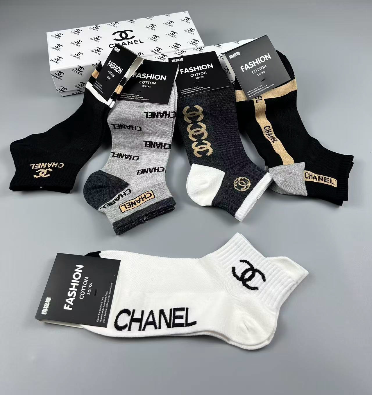 🆕CHANEL · 香奈儿❗️香奶奶家经典男款袜子❗️【一盒五双】纯棉材质，柔软舒适透气，提花经典品牌全