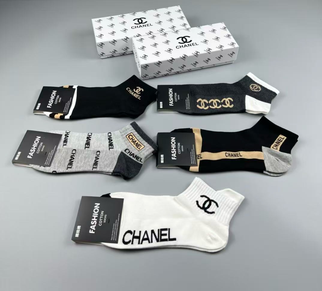 🆕CHANEL · 香奈儿❗️香奶奶家经典男款袜子❗️【一盒五双】纯棉材质，柔软舒适透气，提花经典品牌全