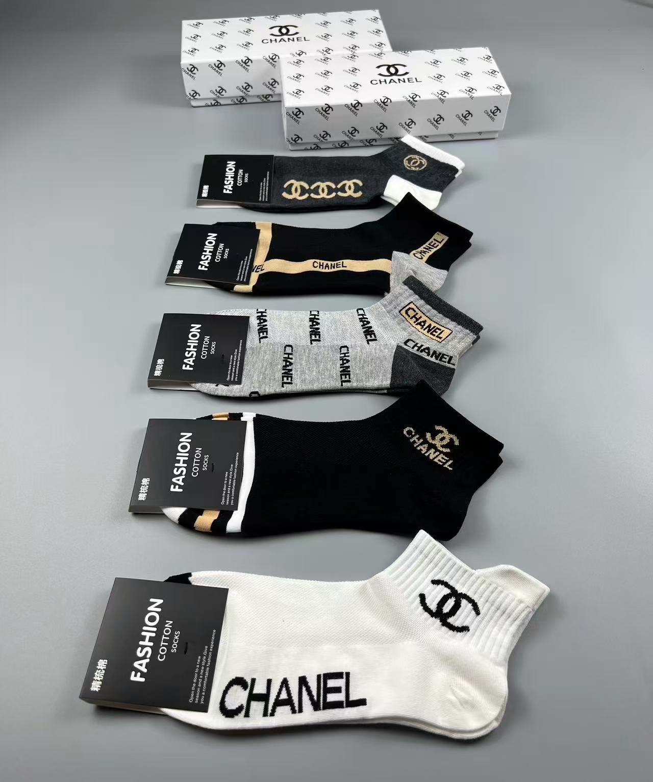 🆕CHANEL · 香奈儿❗️香奶奶家经典男款袜子❗️【一盒五双】纯棉材质，柔软舒适透气，提花经典品牌全