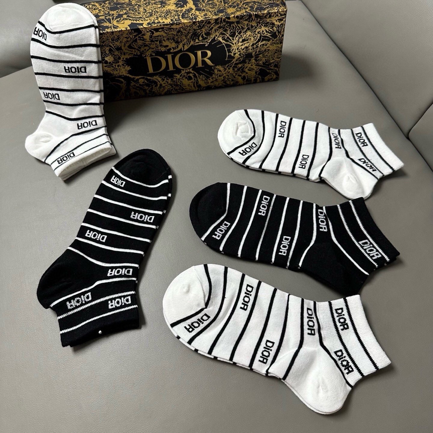🆕Dior · 迪奥❗️D家新品女款船袜，【一盒五双】纯棉材质，上脚柔软舒适，经典的D家字母logo，炒