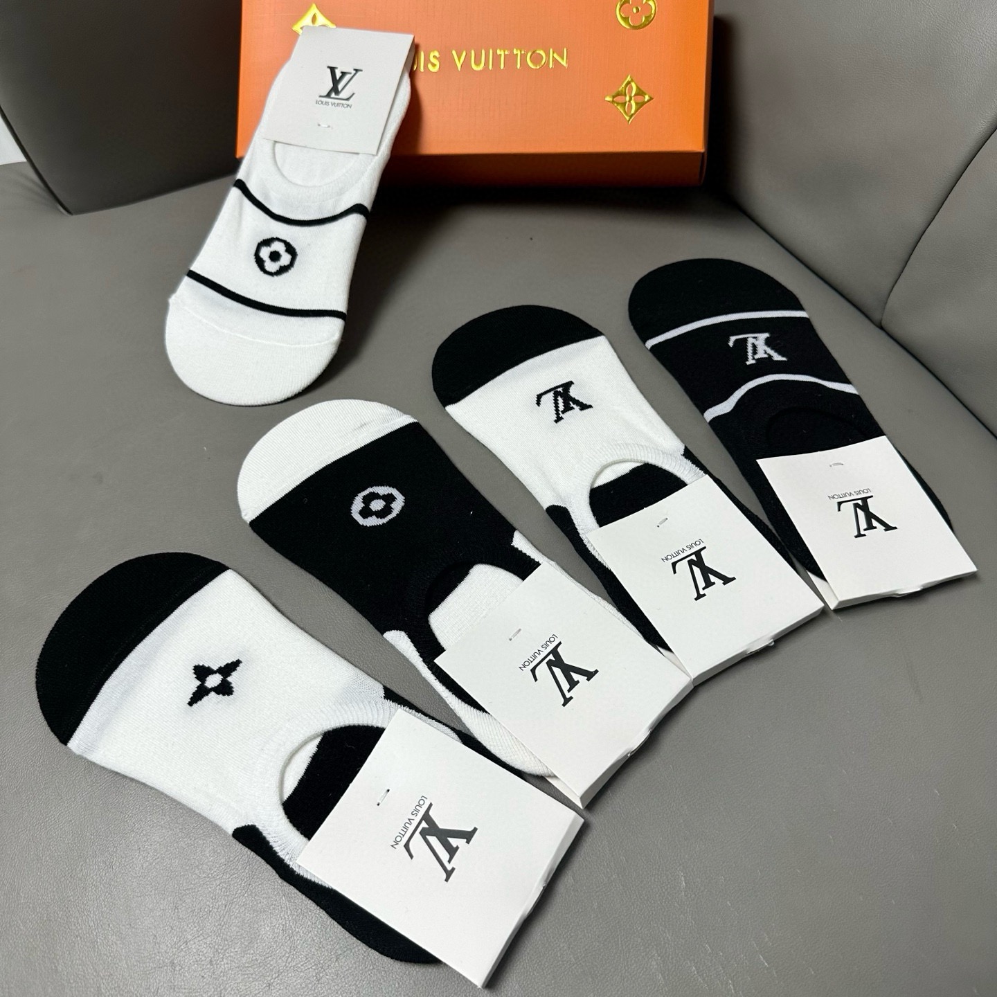 🆕Louis Vuitton · 路易威登❗️驴家新品女款隐形袜子❗【一盒五双】提花经典标志，纯棉材质，