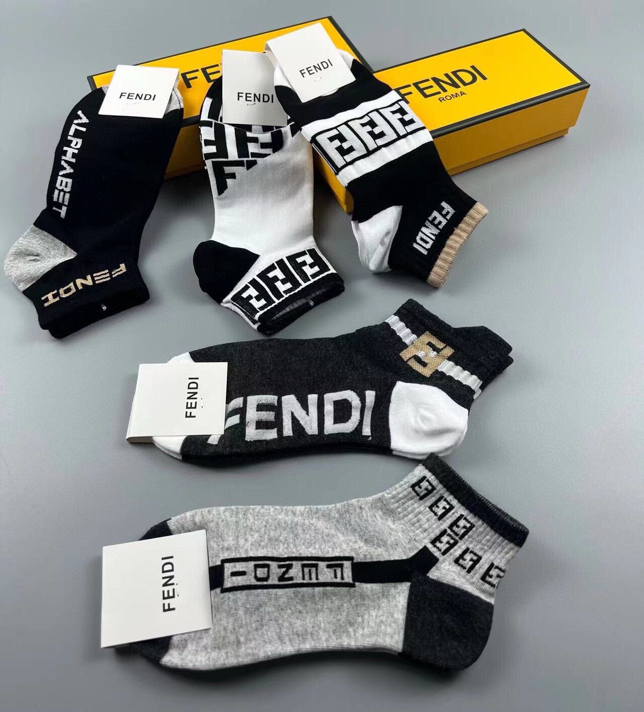 🆕FENDI · 芬迪❗️大F新品男款袜子❗️【一盒五双】提花经典的双F标志，纯棉材质制造，透气舒适，超