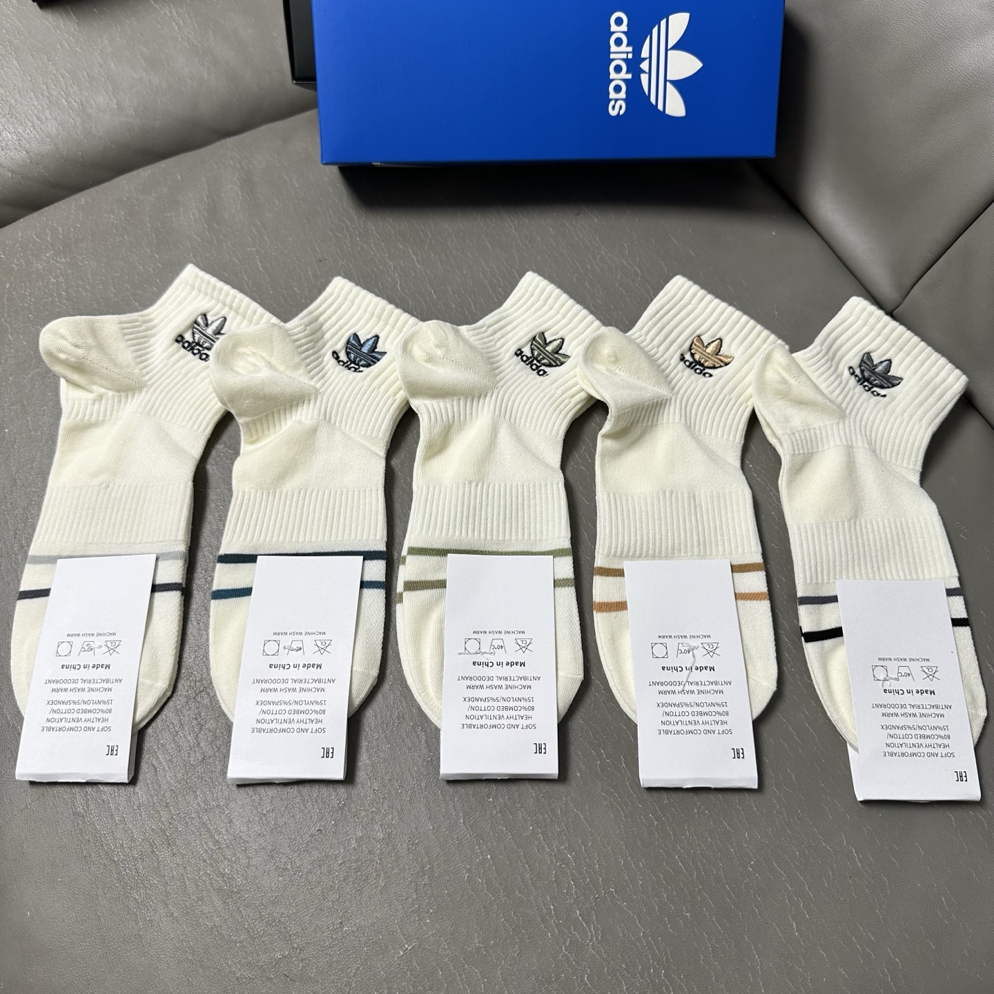 🆕Adidas · 阿迪达斯❗️三叶草新品中筒袜子☘️彩绣经典标志❗️ins今年超火爆元素单品❗️精梳棉