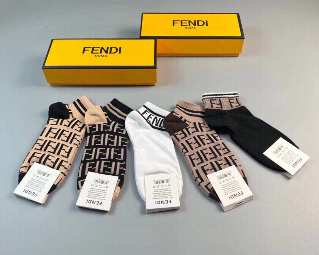 🆕FENDI · 芬迪❗️大F新品袜子❗️【一盒五双】提花经典的双F标志，纯棉材质制造，透气舒适，超级n