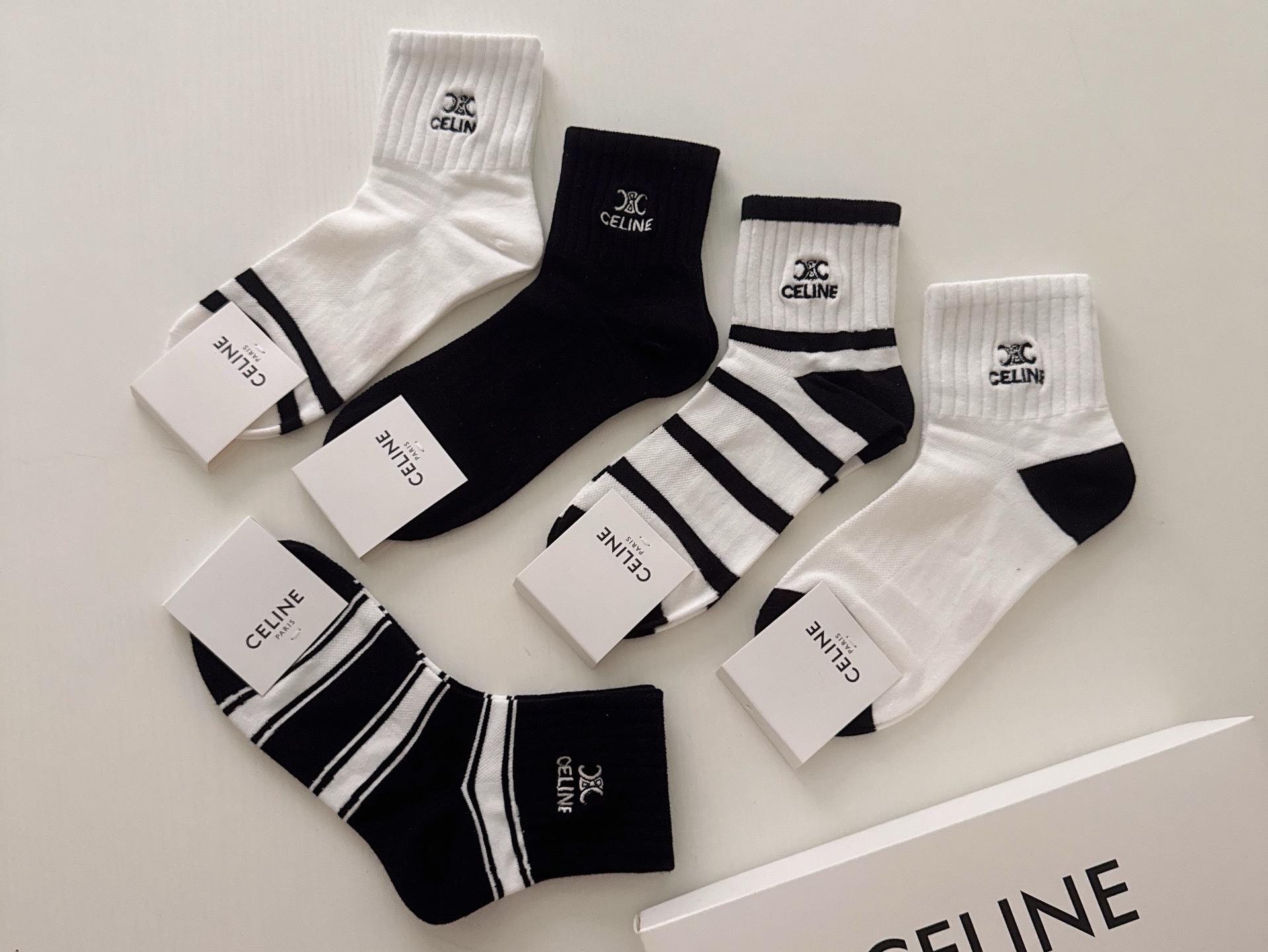 🆕CELINE · 赛琳❗️新品女款中筒袜，【一盒五双】刺绣经典标志，纯棉材质制造，透气舒适，超级nic