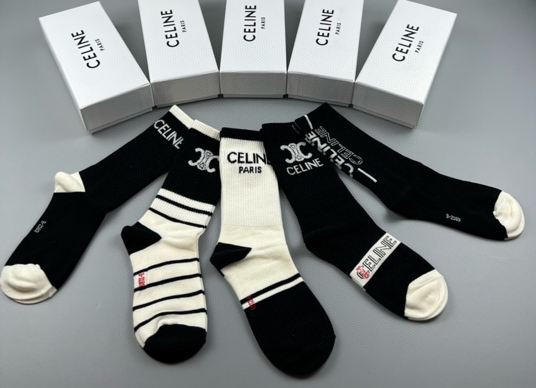 🆕Celine · 赛琳❗️CE家新品女款中筒袜子❗️【一盒五双】纯棉材质，柔软舒适透气，提花经典CE标