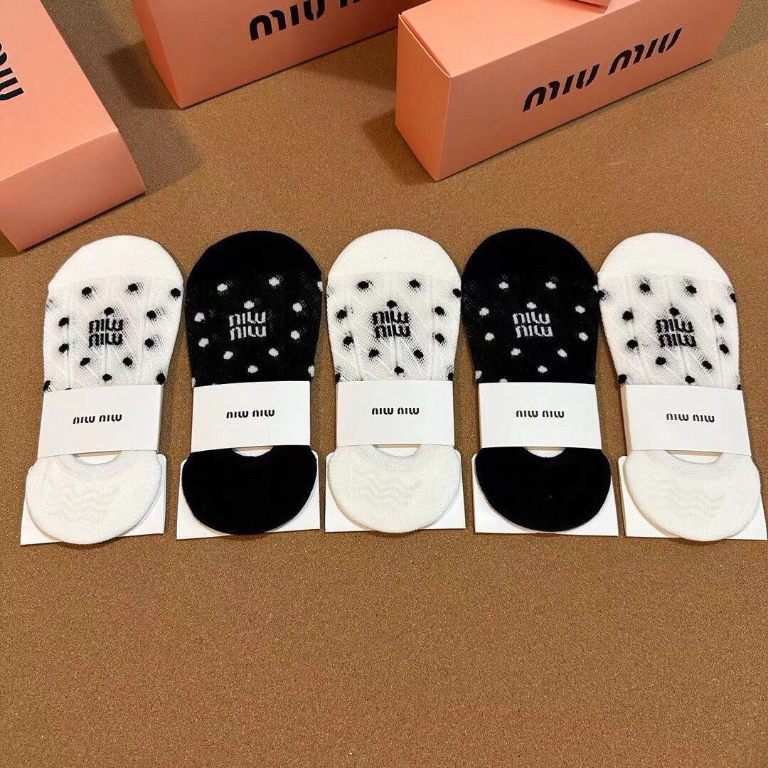 🆕Miumiu · 缪缪❗️谬家新品女款隐形袜子❗️【一盒五双】提花经典标志，纯棉材质，超舒适超美腻❗️