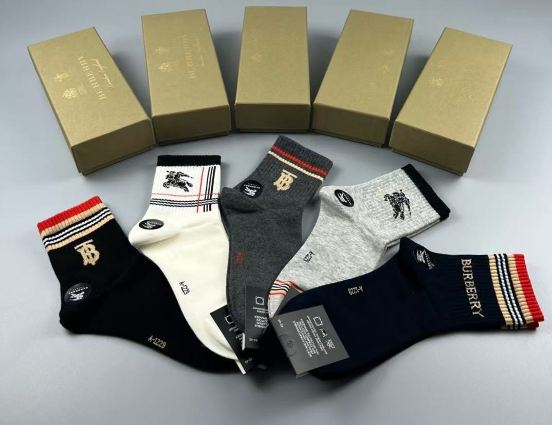 🆕Burberry · 巴宝莉❗️B家新品男款袜子❗️【一盒五双】纯棉材质织造，柔软舒适，提花经典品牌全