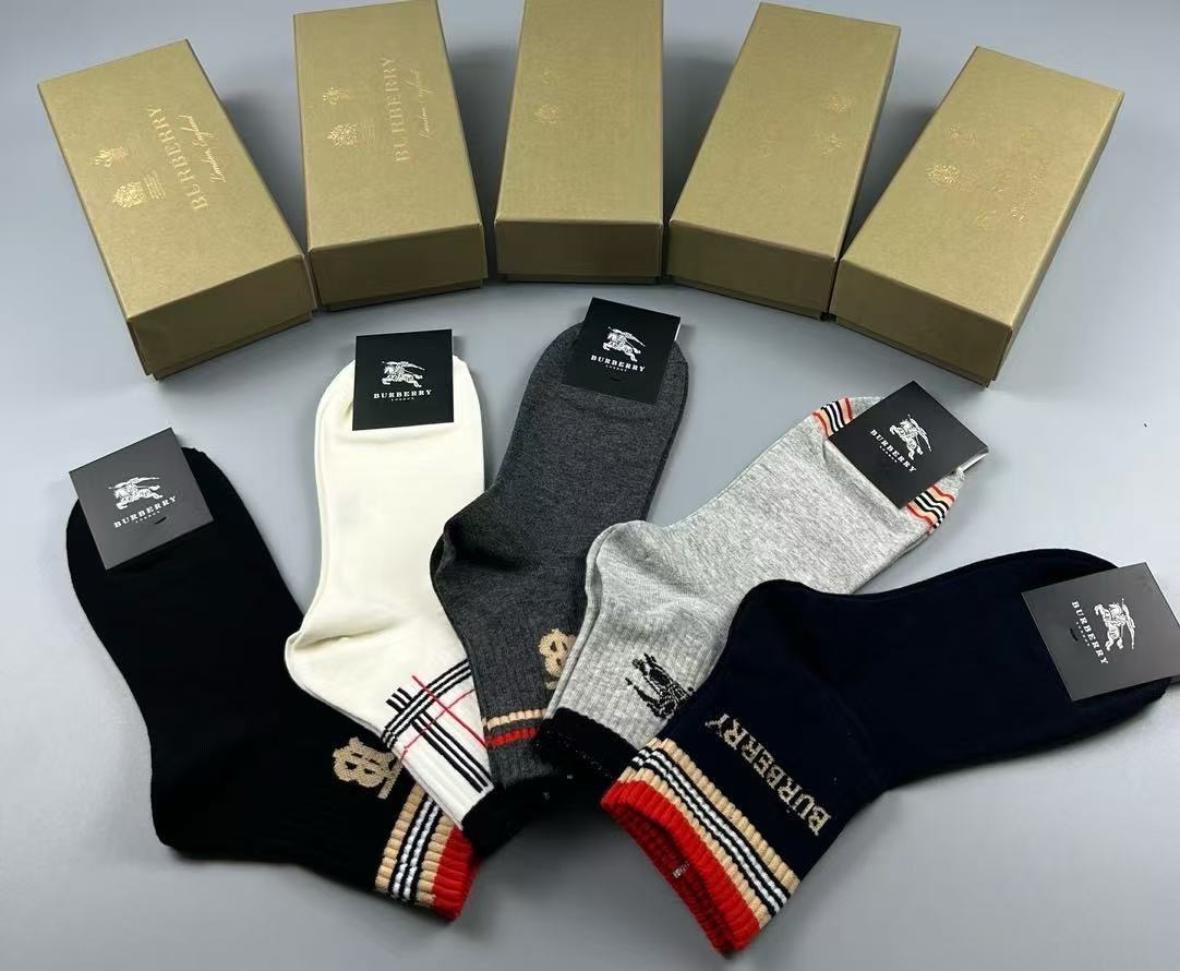 🆕Burberry · 巴宝莉❗️B家新品男款袜子❗️【一盒五双】纯棉材质织造，柔软舒适，提花经典品牌全