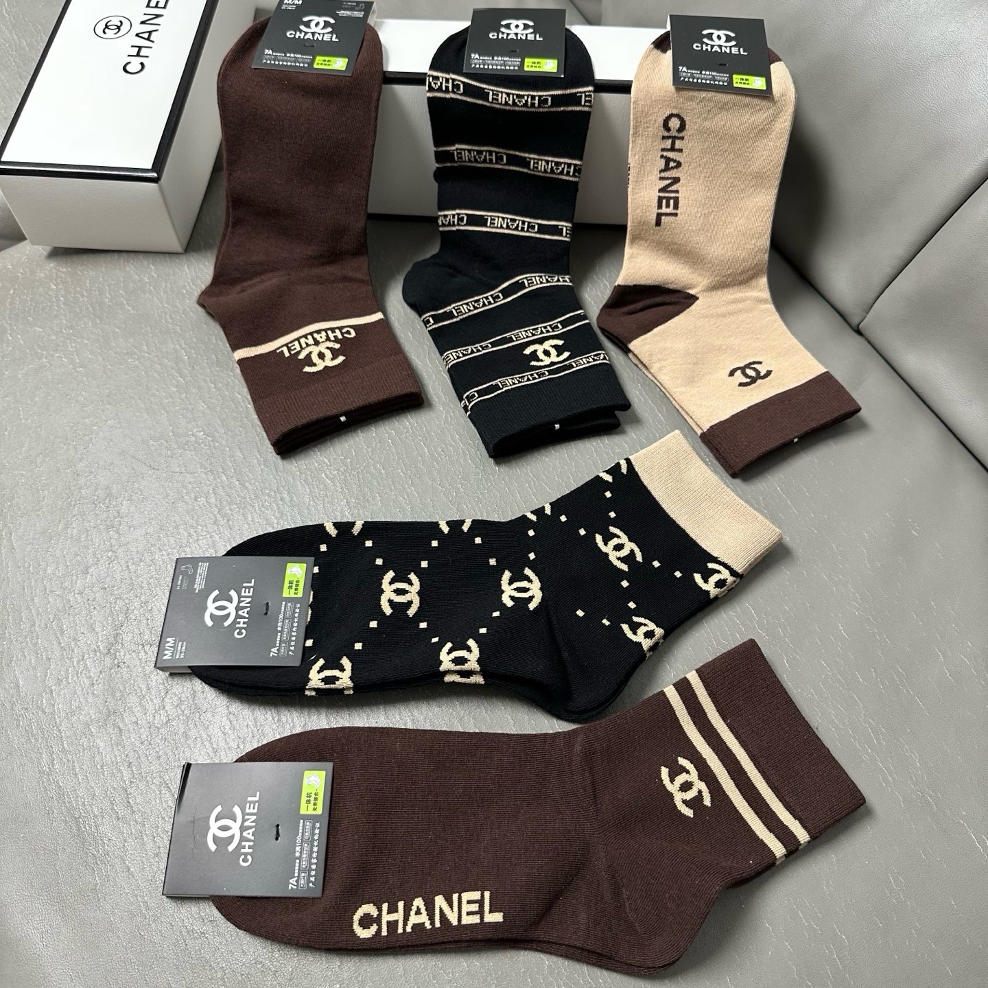 🆕Chanel · 香奈儿❗️CH家新品男款中筒袜子❗️【一盒五双】纯棉材质，柔软舒适透气，提花经典标志